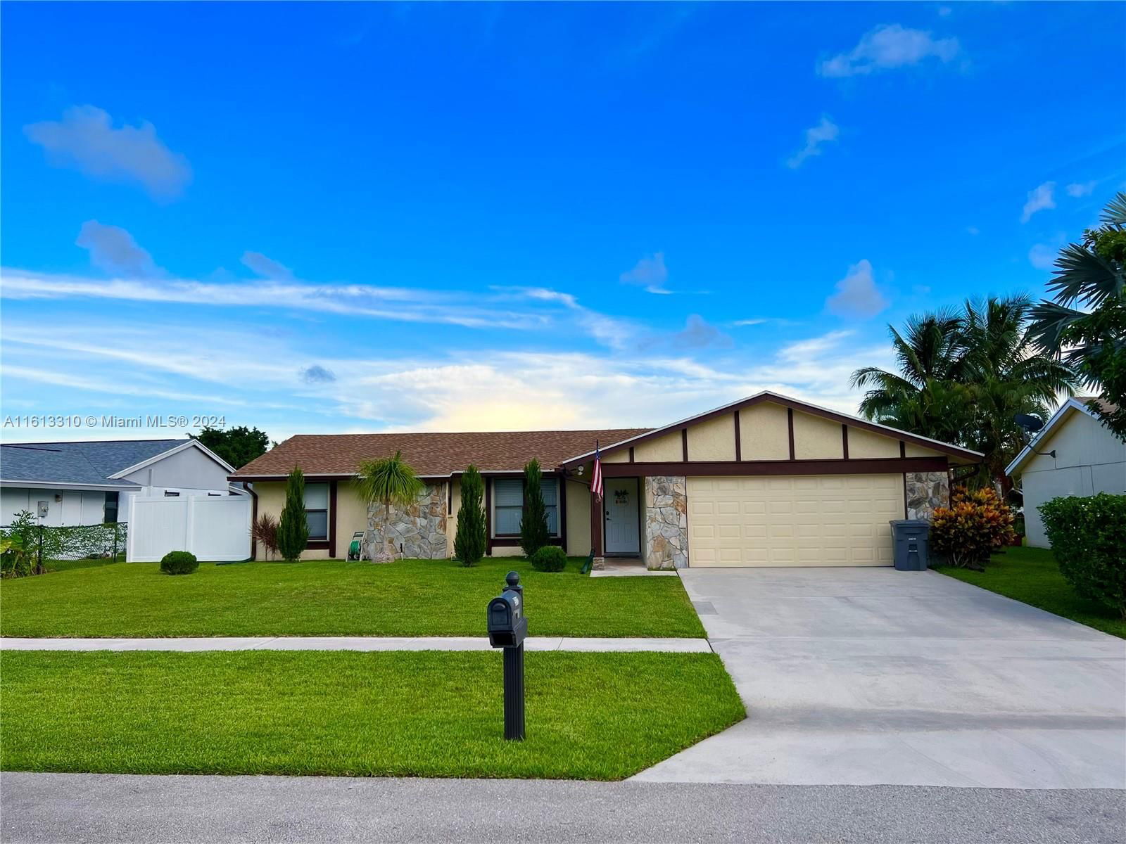 Real estate property located at 5310 Steven Rd, Palm Beach County, LE CHALET IV-B, Boynton Beach, FL