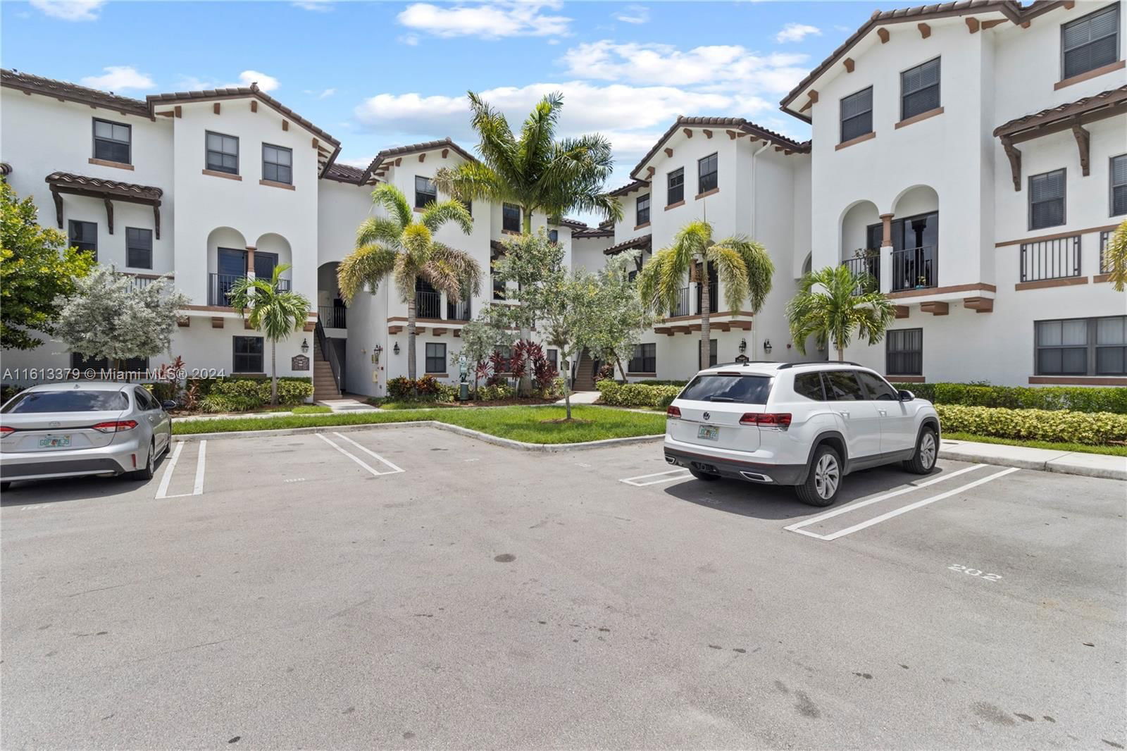 Real estate property located at 10630 88th St #108, Miami-Dade County, GRAND BAY ROADS, Doral, FL