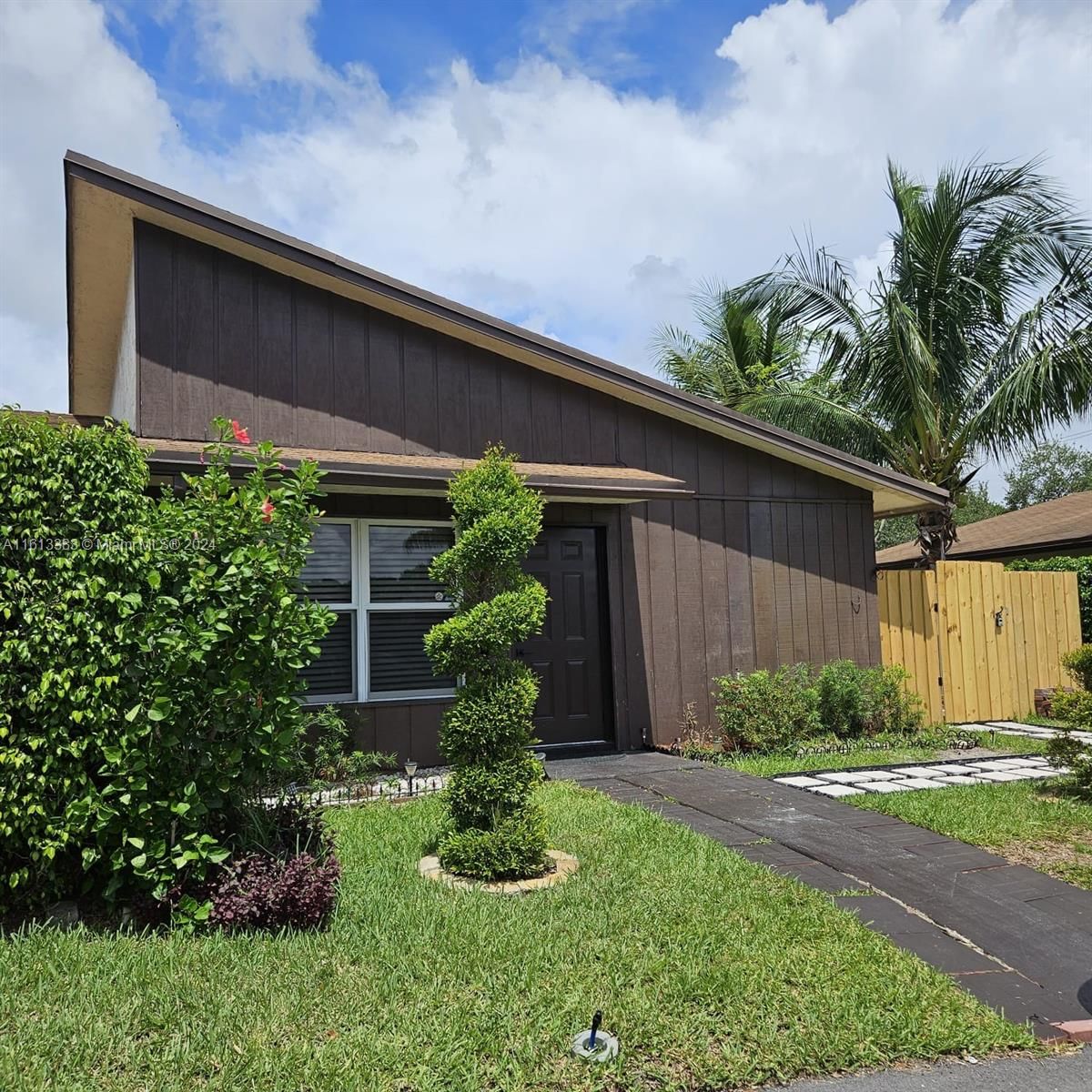 Real estate property located at 3200 5th Ter #29, Broward County, LOCH LOMOND SEC 3, Pompano Beach, FL