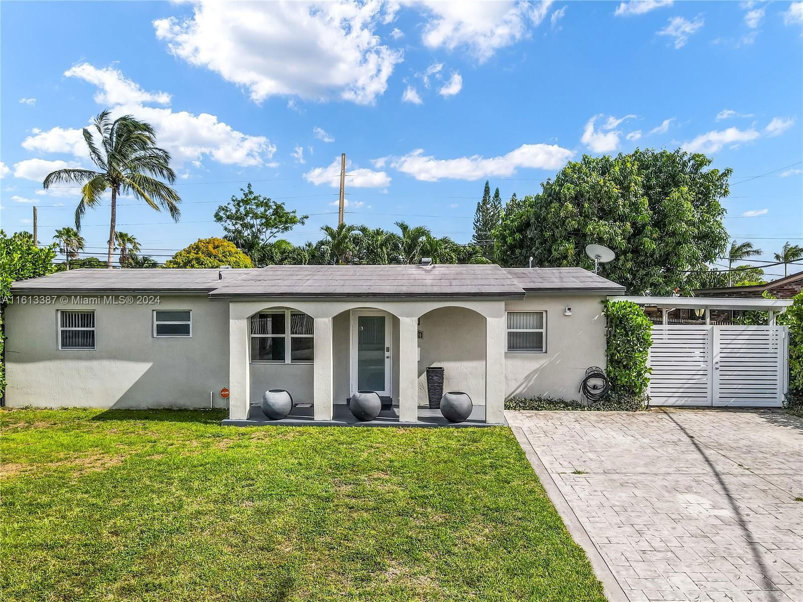 Real estate property located at 10400 151st Ter, Miami-Dade, RICHMOND HGTS ESTS 4TH AD, Miami, FL