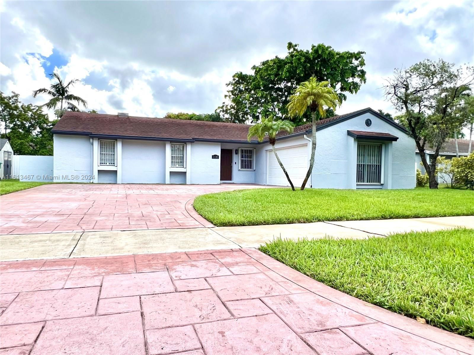 Real estate property located at 19645 62nd Ct, Miami-Dade County, COUNTRY LAKE MANORS SEC 3, Hialeah, FL