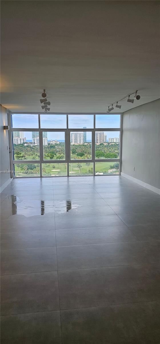 Real estate property located at 20100 Country Club Dr #1605, Miami-Dade, BONAVIDA CONDO, Aventura, FL