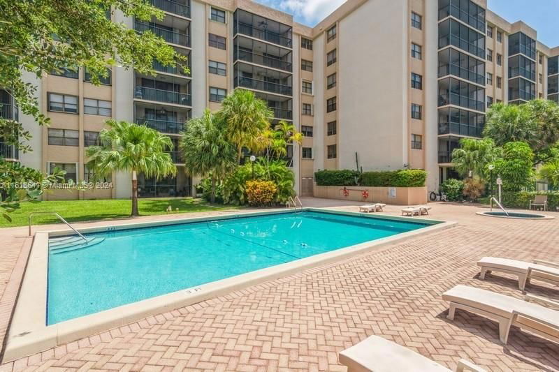 Real estate property located at 900 195th St #301, Miami-Dade County, CHANTILLY CONDO, Miami, FL