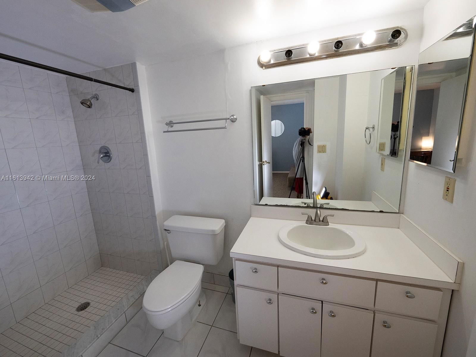 Real estate property located at 20500 Country Club Dr #212, Miami-dade, Biscaya Iii Condo, Aventura, FL