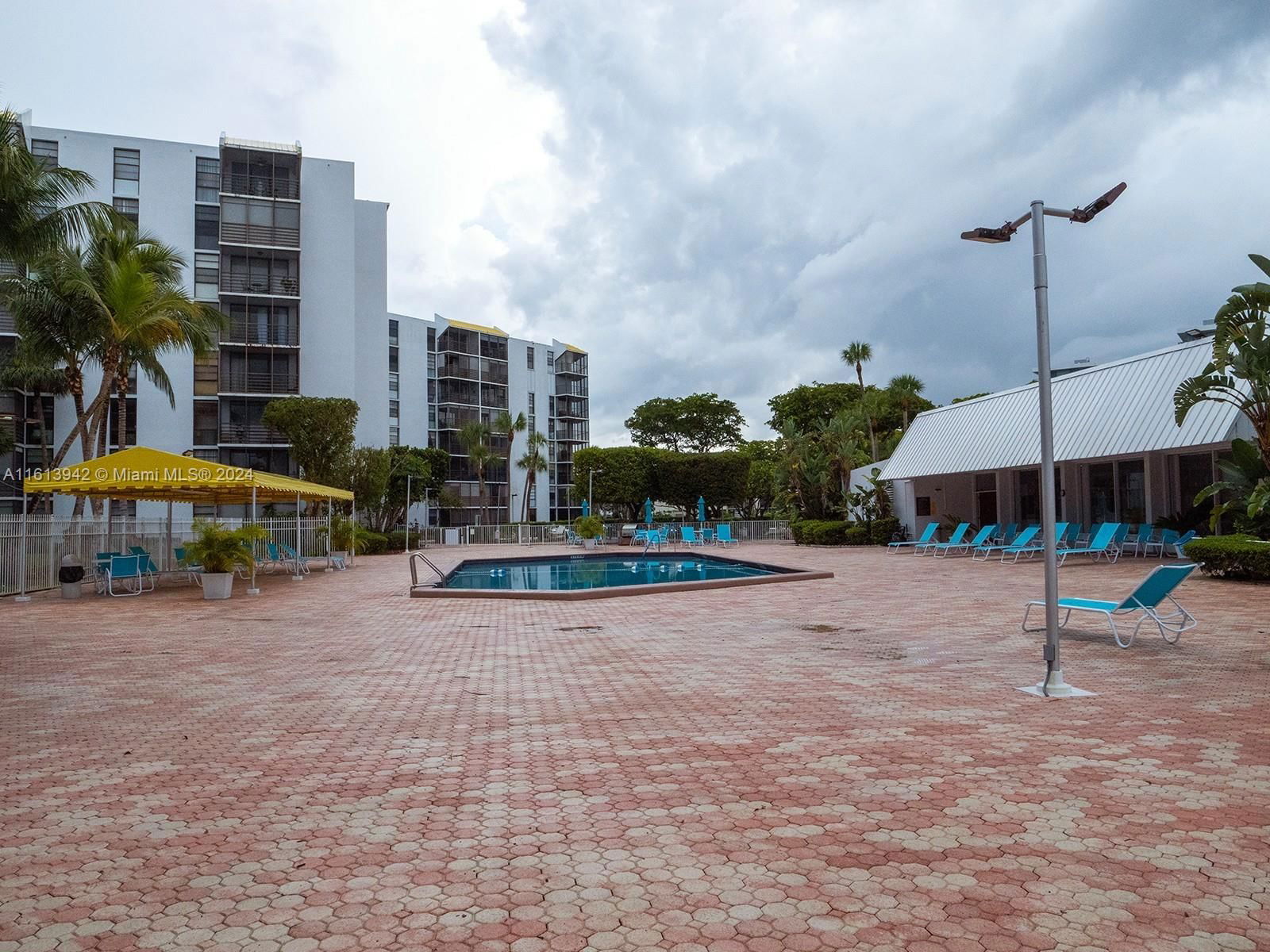 Real estate property located at 20500 Country Club Dr #212, Miami-dade, Biscaya Iii Condo, Aventura, FL