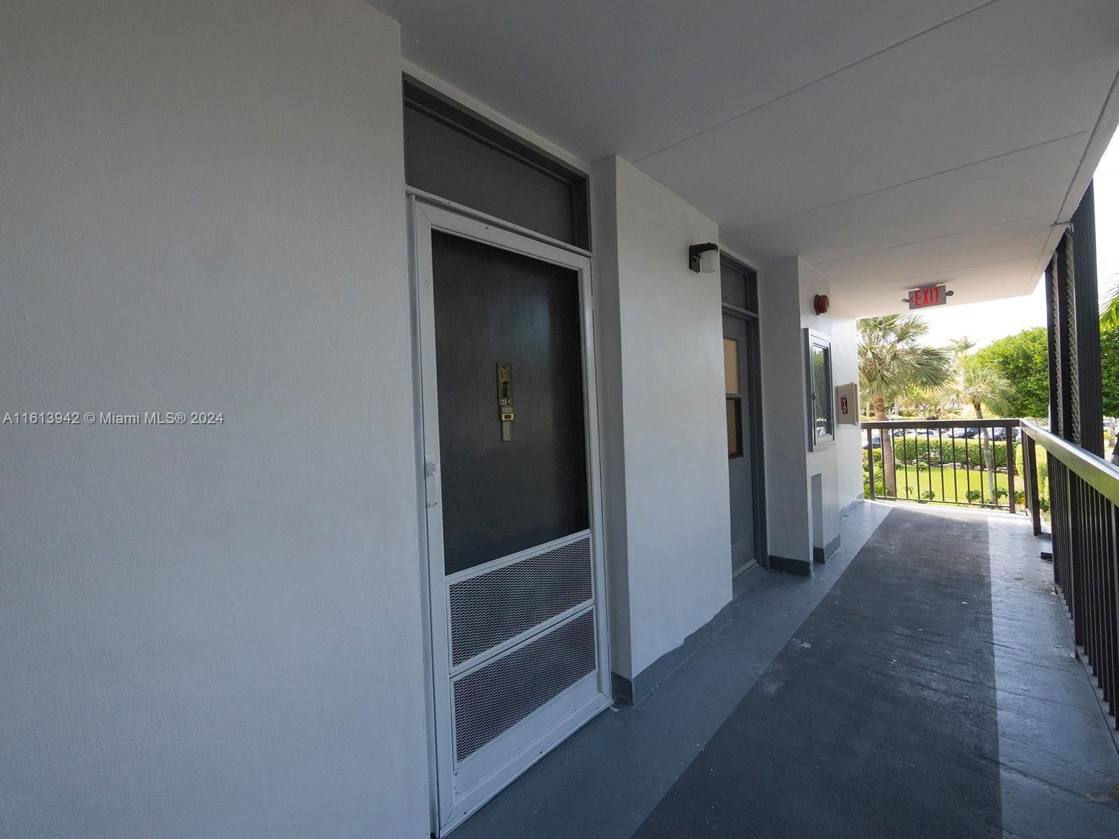 Real estate property located at 20500 Country Club Dr #212, Miami-dade, Biscaya Iii Condo, Aventura, FL