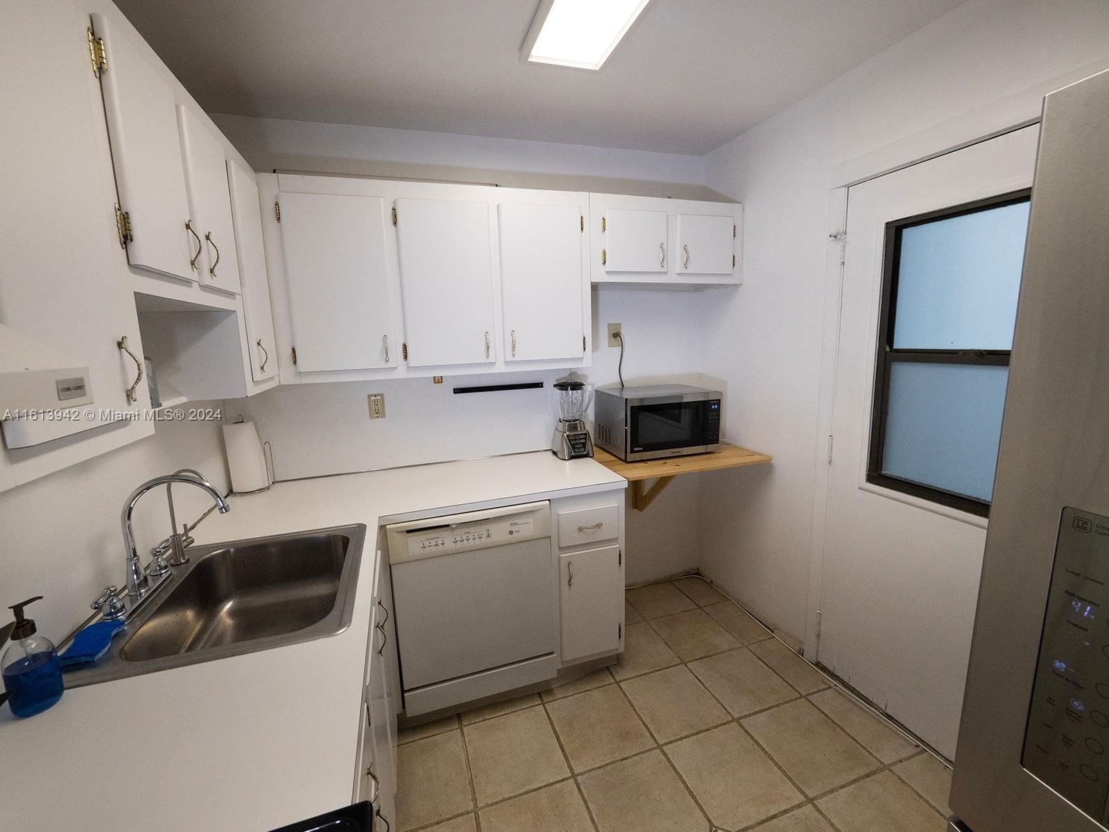 Real estate property located at 20500 Country Club Dr #212, Miami-dade, Biscaya Iii Condo, Aventura, FL