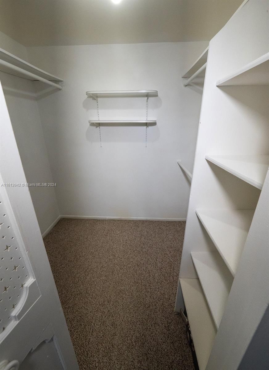 Real estate property located at 20500 Country Club Dr #212, Miami-dade, Biscaya Iii Condo, Aventura, FL