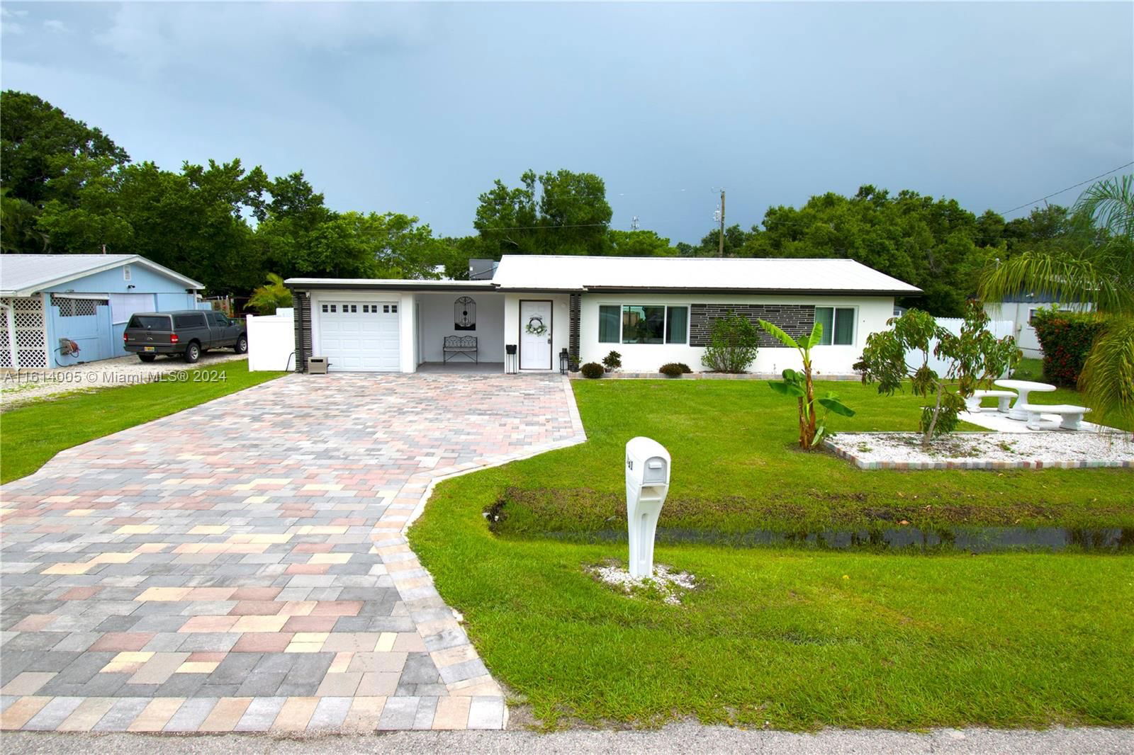 Real estate property located at 1181 Travis Ave, Lee County, Travis, Fort Myers, FL