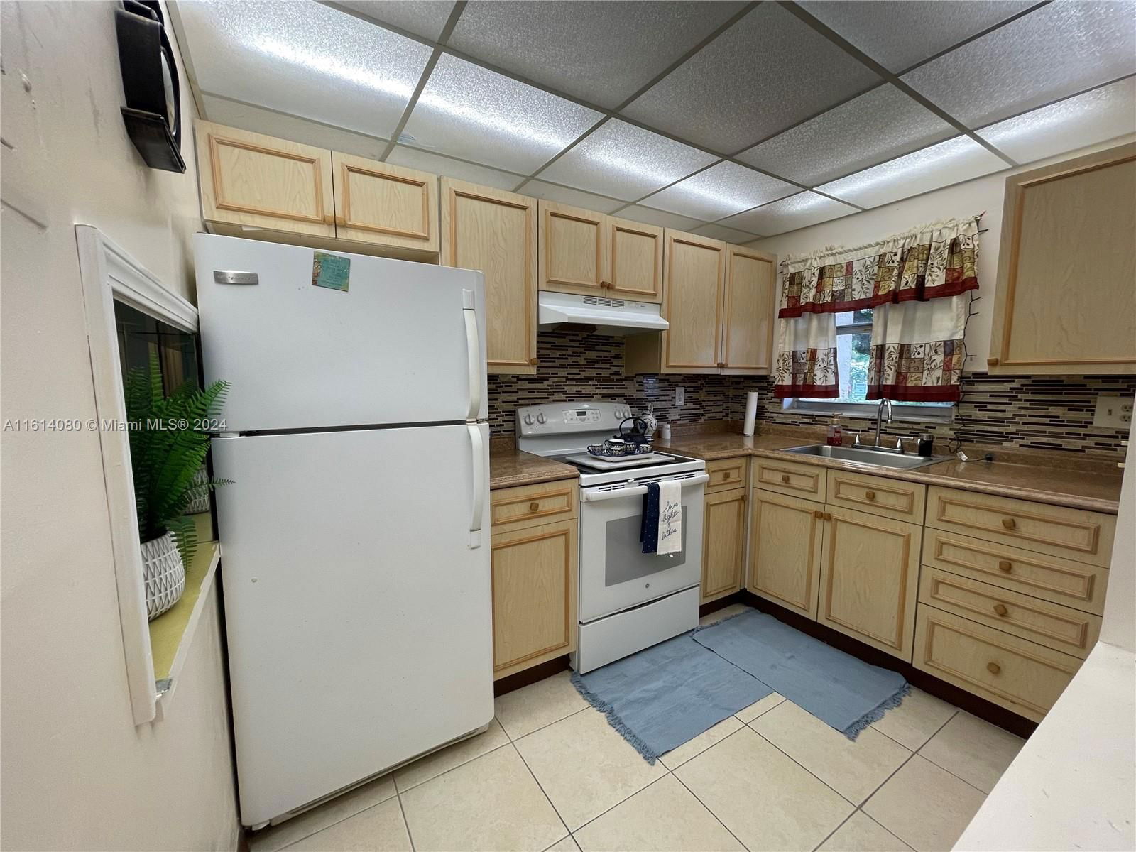 Real estate property located at 2720 Pine Island Rd #111, Broward, SUNRISE LAKES 60 CONDO, Sunrise, FL