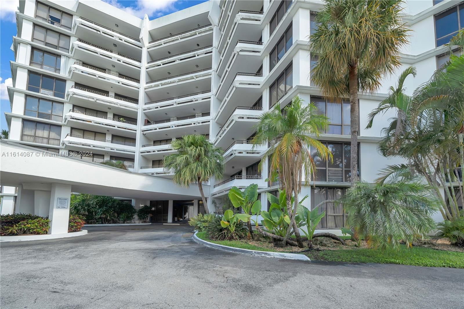 Real estate property located at 13953 Kendale Lakes Cir #809B, Miami-Dade County, TOWERS OF KENDALE LAKES C, Miami, FL