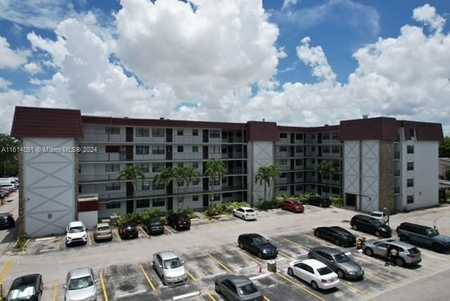 Real estate property located at 1325 68th St #211, Miami-Dade, KINGS COVE CONDO, Hialeah, FL