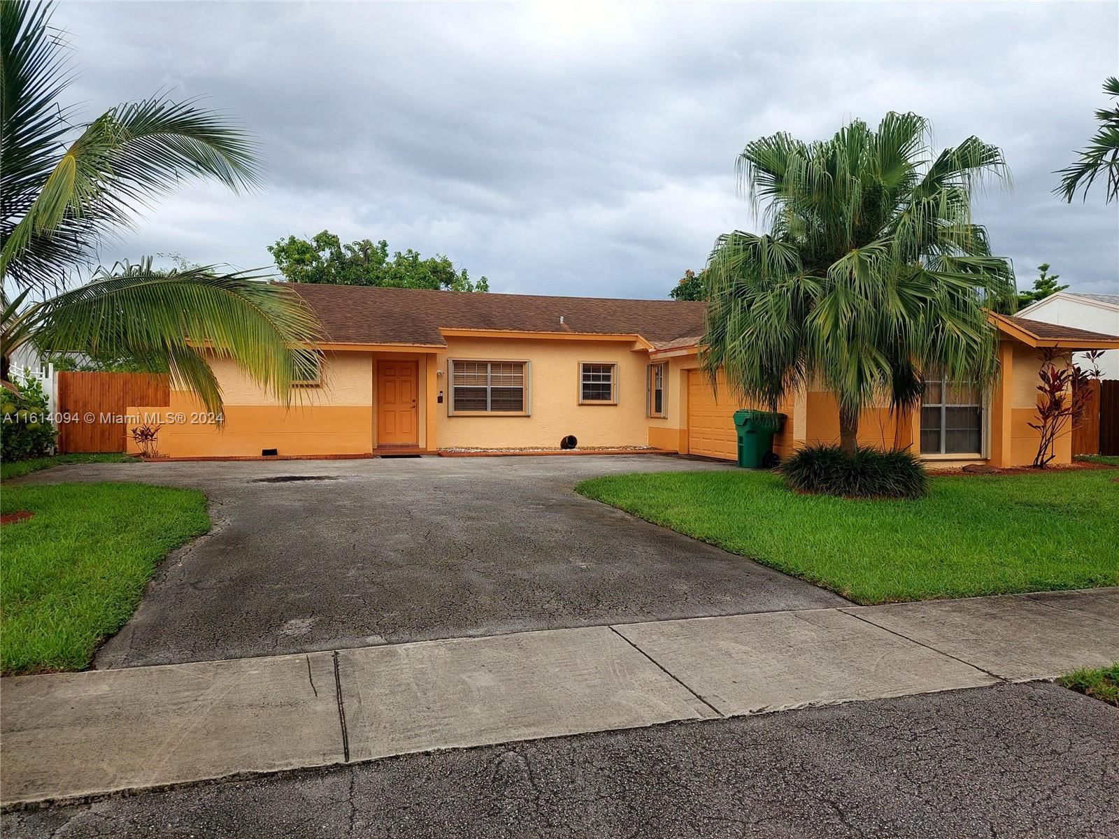 Real estate property located at 20121 58th Ave, Miami-Dade County, COUNTRY LAKE MANORS SEC 2, Hialeah, FL