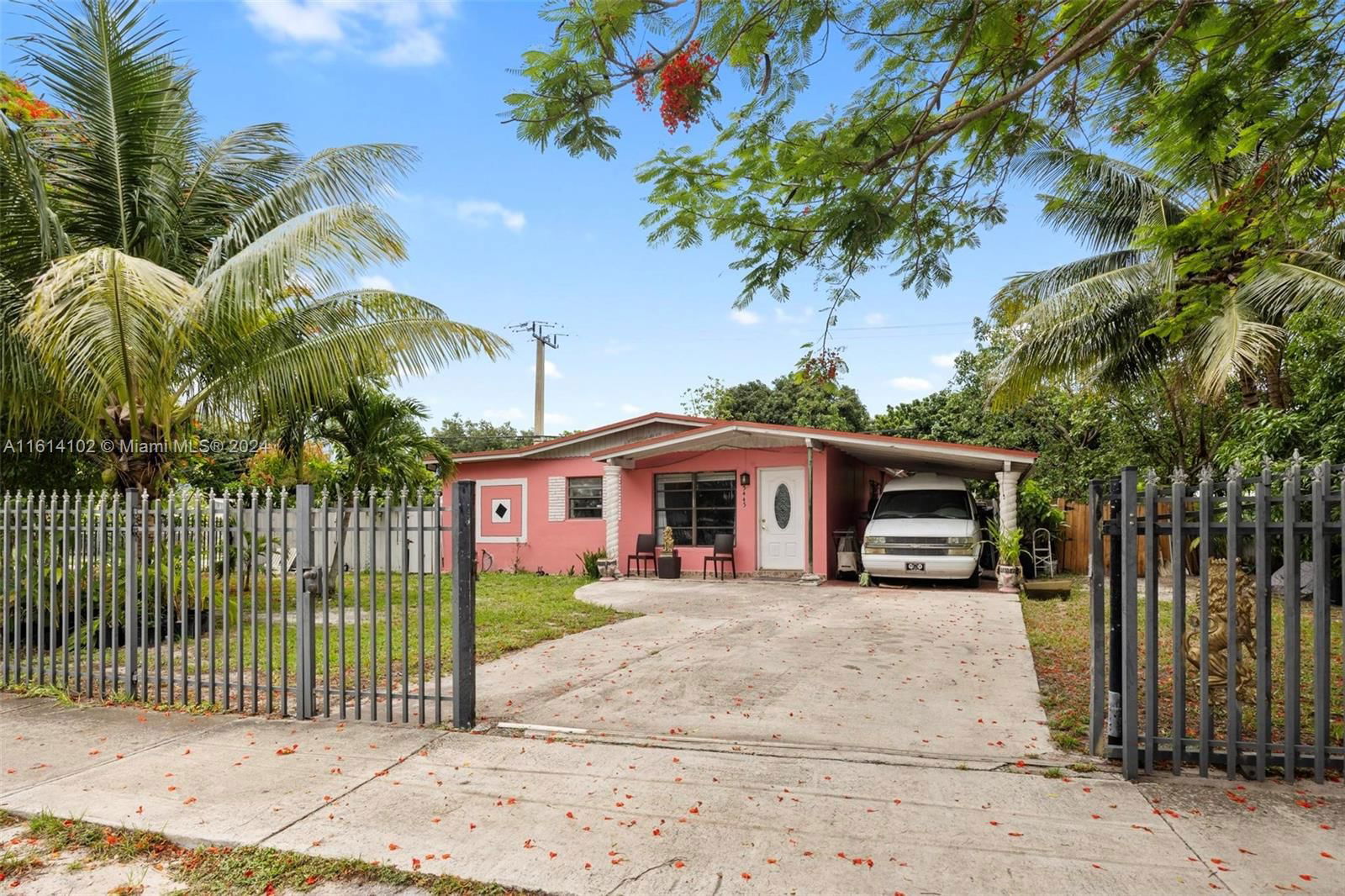 Real estate property located at 5445 173rd Dr, Miami-Dade County, CAROL CITY LAKE STEVEN ES, Miami Gardens, FL