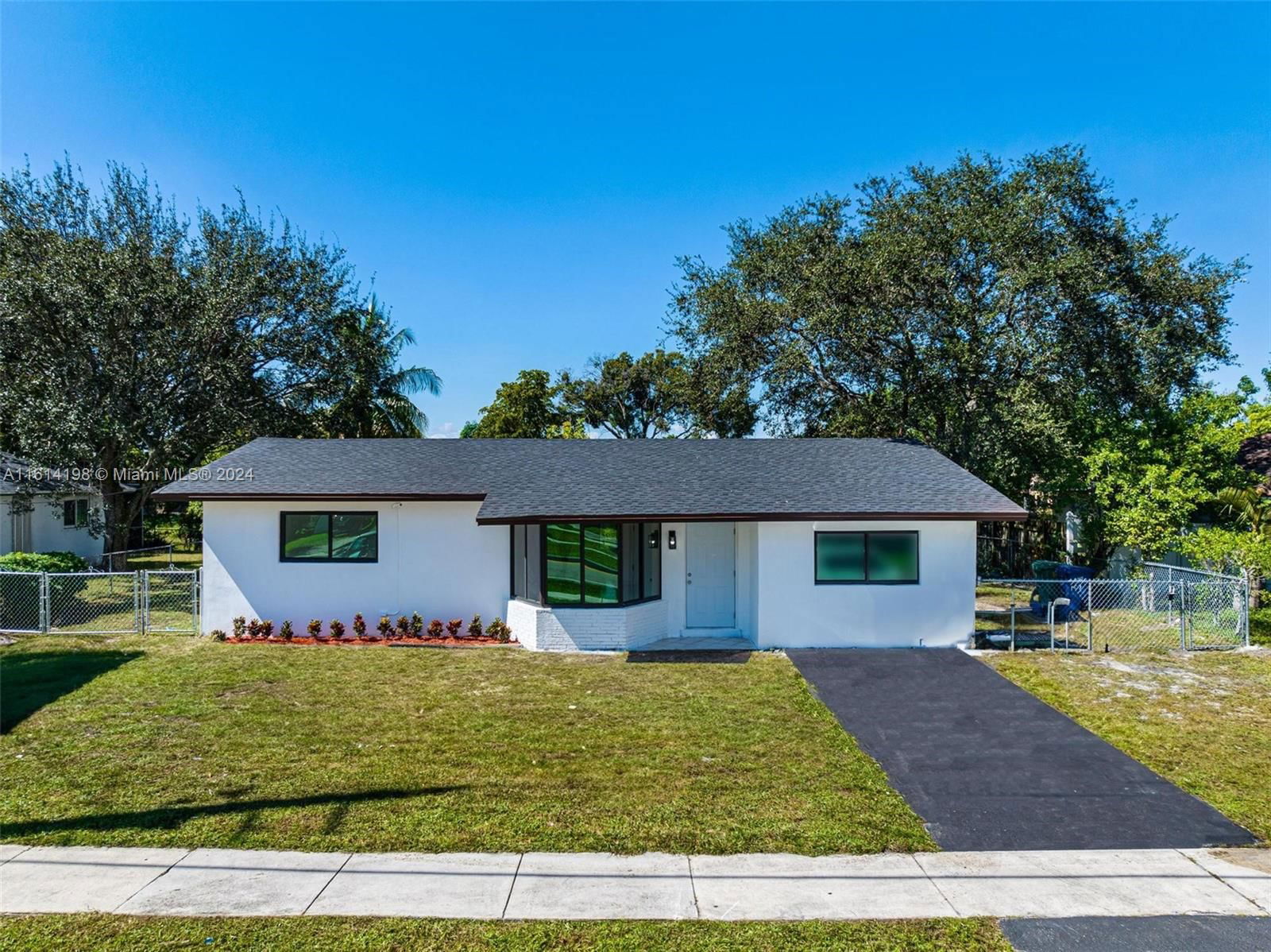 Real estate property located at 1521 55th Ave, Broward, SUNSHINE VILLAS, Lauderhill, FL