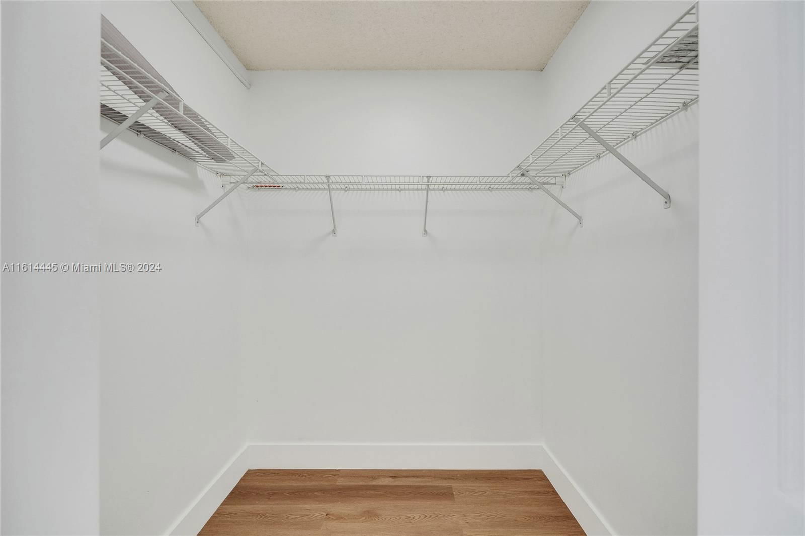 Real estate property located at 17021 Bay Rd #906, Miami-dade County, Plaza Of Americas Condo P, Sunny Isles Beach, FL