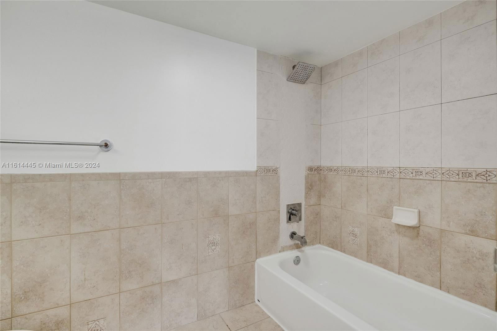 Real estate property located at 17021 Bay Rd #906, Miami-dade County, Plaza Of Americas Condo P, Sunny Isles Beach, FL