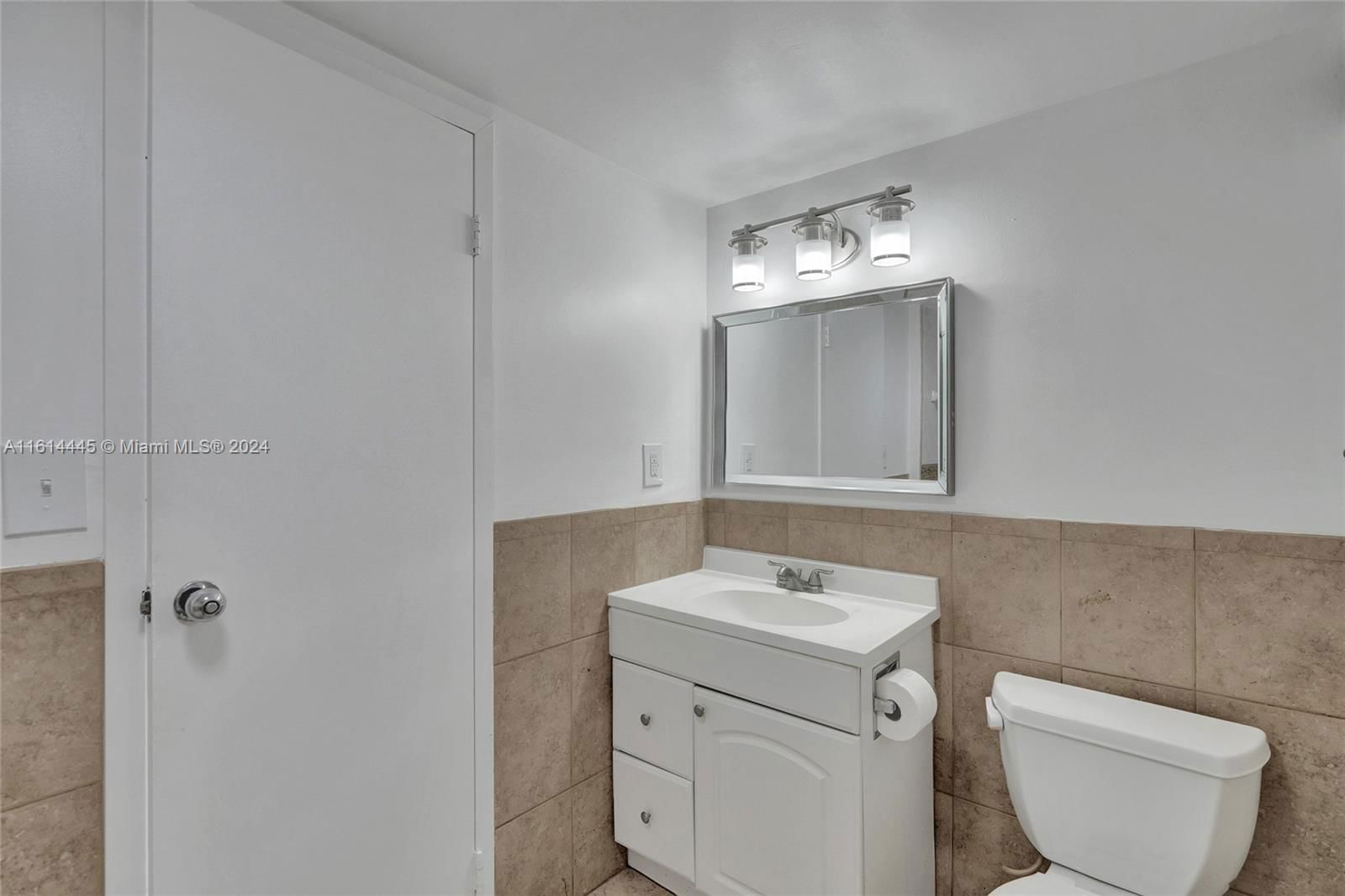 Real estate property located at 17021 Bay Rd #906, Miami-dade County, Plaza Of Americas Condo P, Sunny Isles Beach, FL
