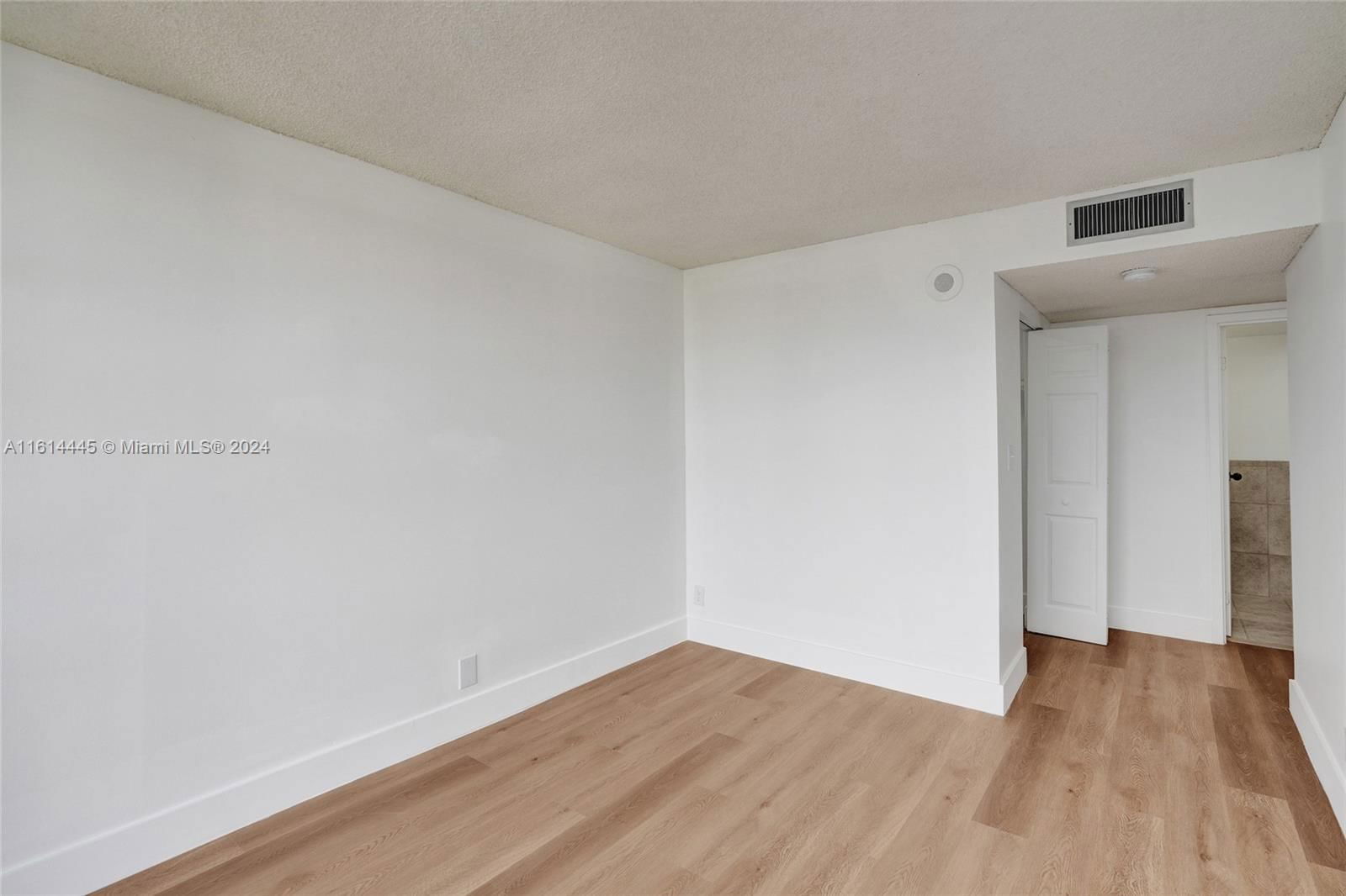 Real estate property located at 17021 Bay Rd #906, Miami-dade County, Plaza Of Americas Condo P, Sunny Isles Beach, FL