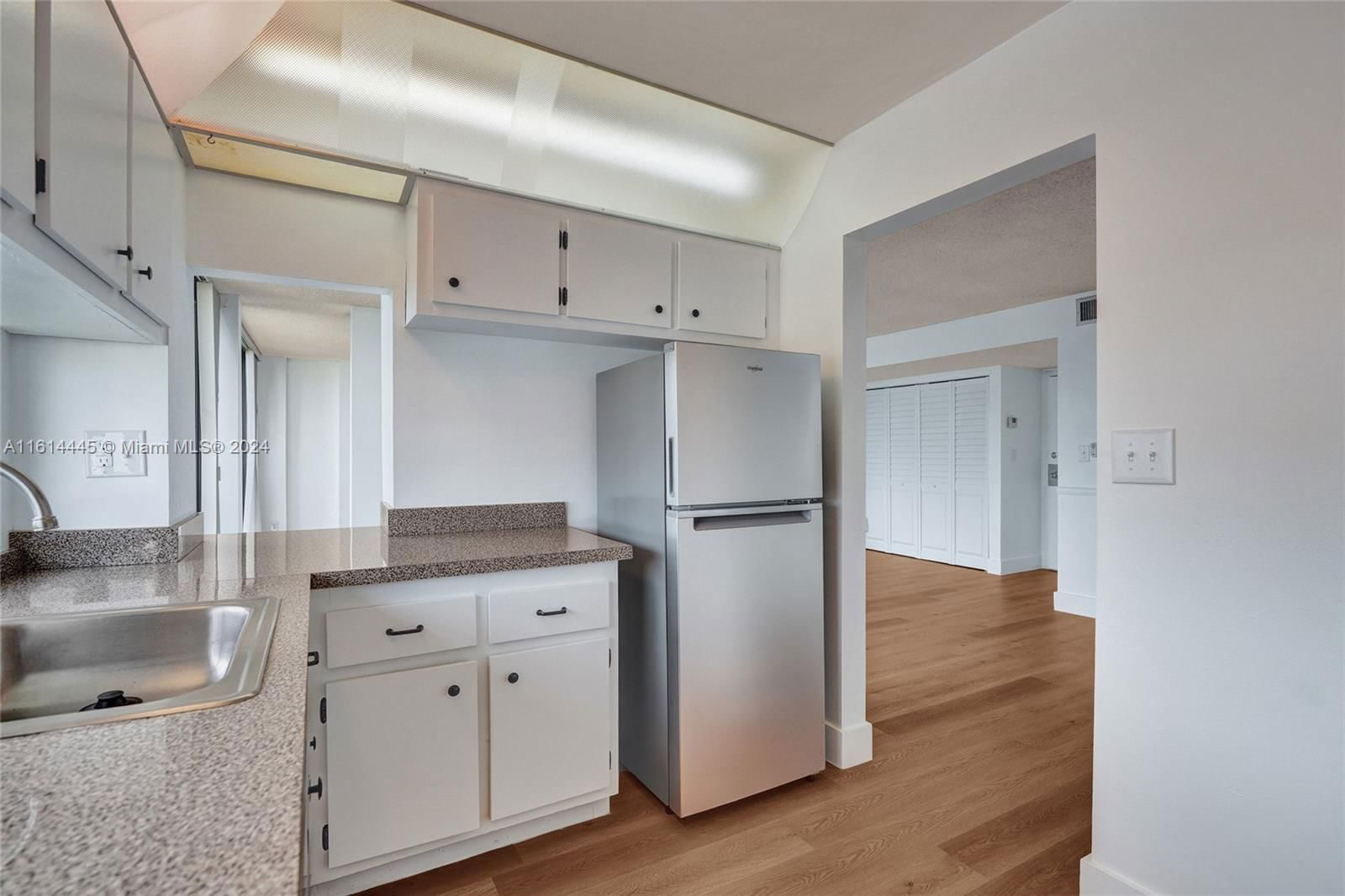 Real estate property located at 17021 Bay Rd #906, Miami-dade County, Plaza Of Americas Condo P, Sunny Isles Beach, FL