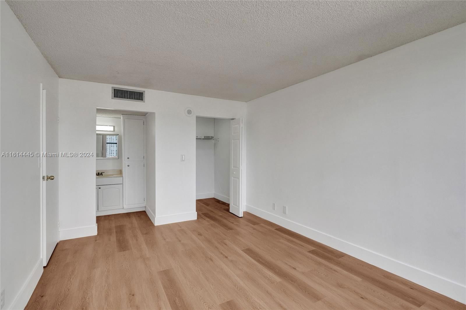 Real estate property located at 17021 Bay Rd #906, Miami-dade County, Plaza Of Americas Condo P, Sunny Isles Beach, FL