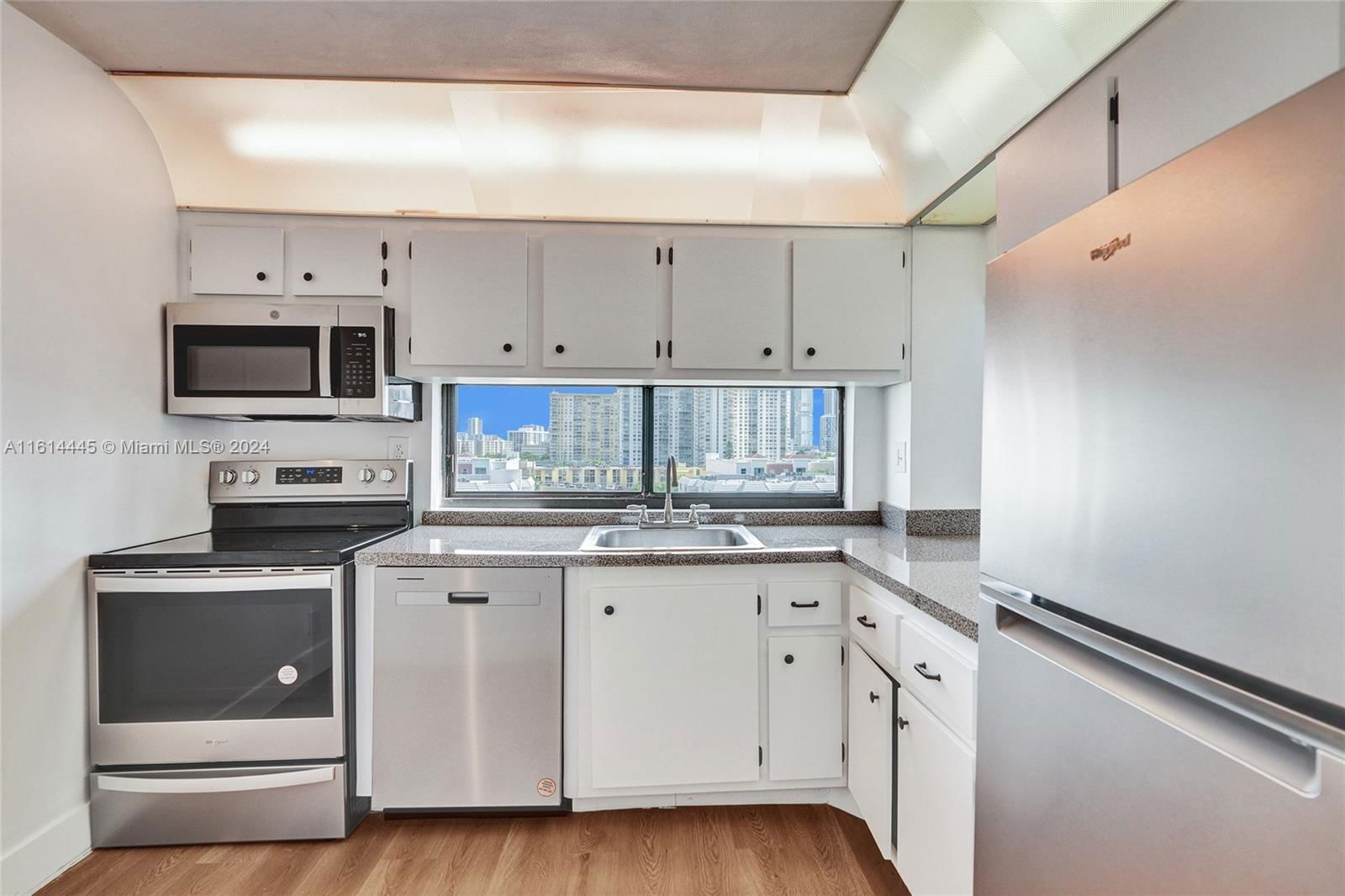 Real estate property located at 17021 Bay Rd #906, Miami-dade County, Plaza Of Americas Condo P, Sunny Isles Beach, FL