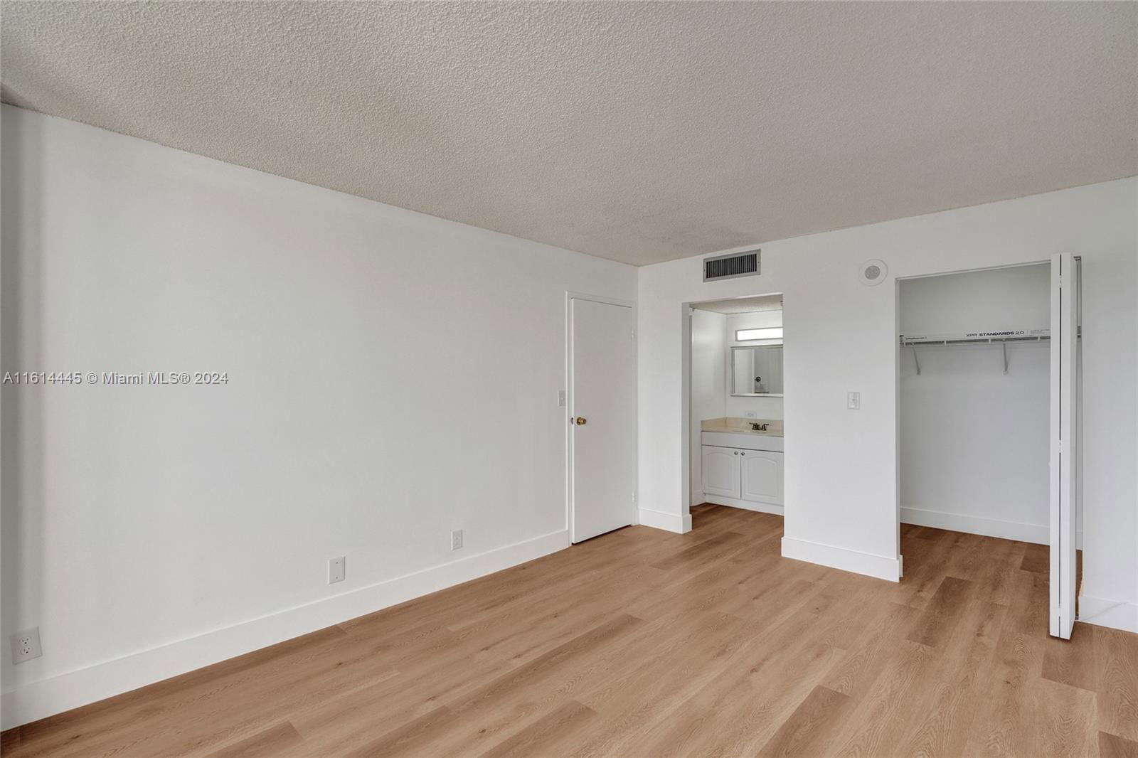 Real estate property located at 17021 Bay Rd #906, Miami-dade County, Plaza Of Americas Condo P, Sunny Isles Beach, FL
