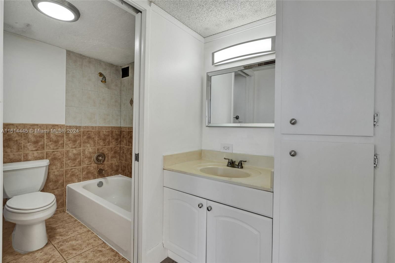 Real estate property located at 17021 Bay Rd #906, Miami-dade County, Plaza Of Americas Condo P, Sunny Isles Beach, FL