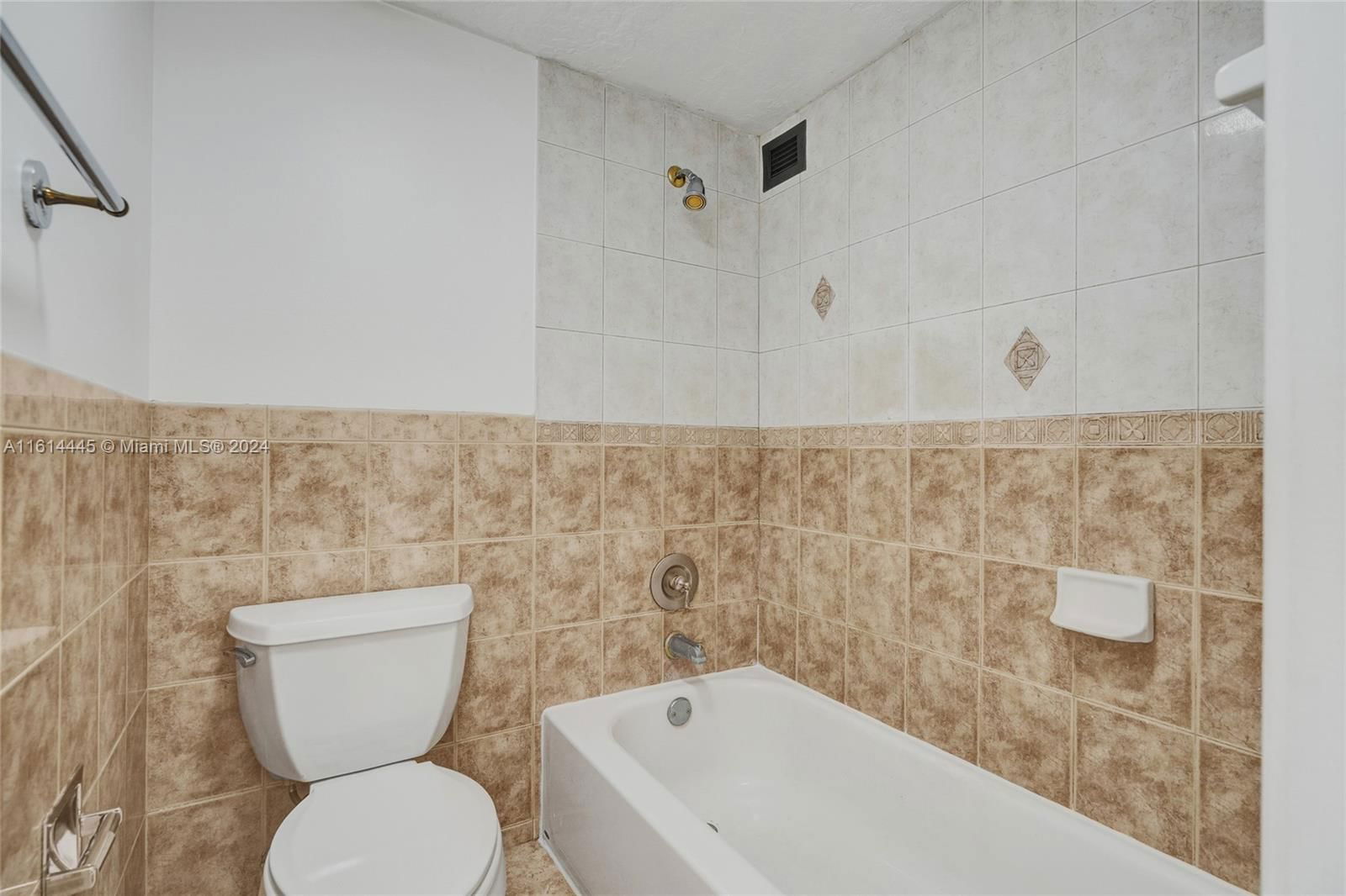 Real estate property located at 17021 Bay Rd #906, Miami-dade County, Plaza Of Americas Condo P, Sunny Isles Beach, FL