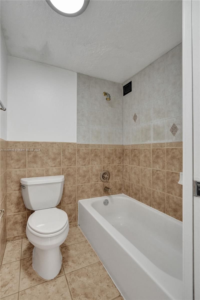 Real estate property located at 17021 Bay Rd #906, Miami-dade County, Plaza Of Americas Condo P, Sunny Isles Beach, FL