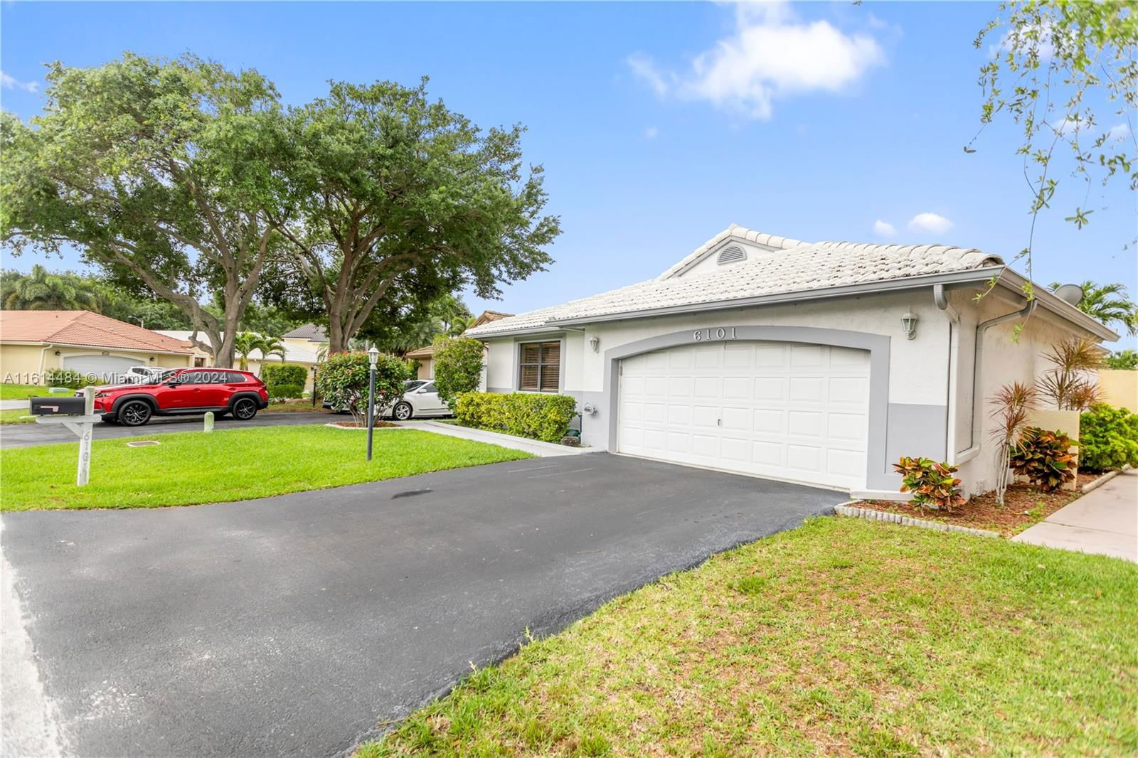 Real estate property located at 6101 Swinden Ln, Broward County, FALCONS LEA, Davie, FL