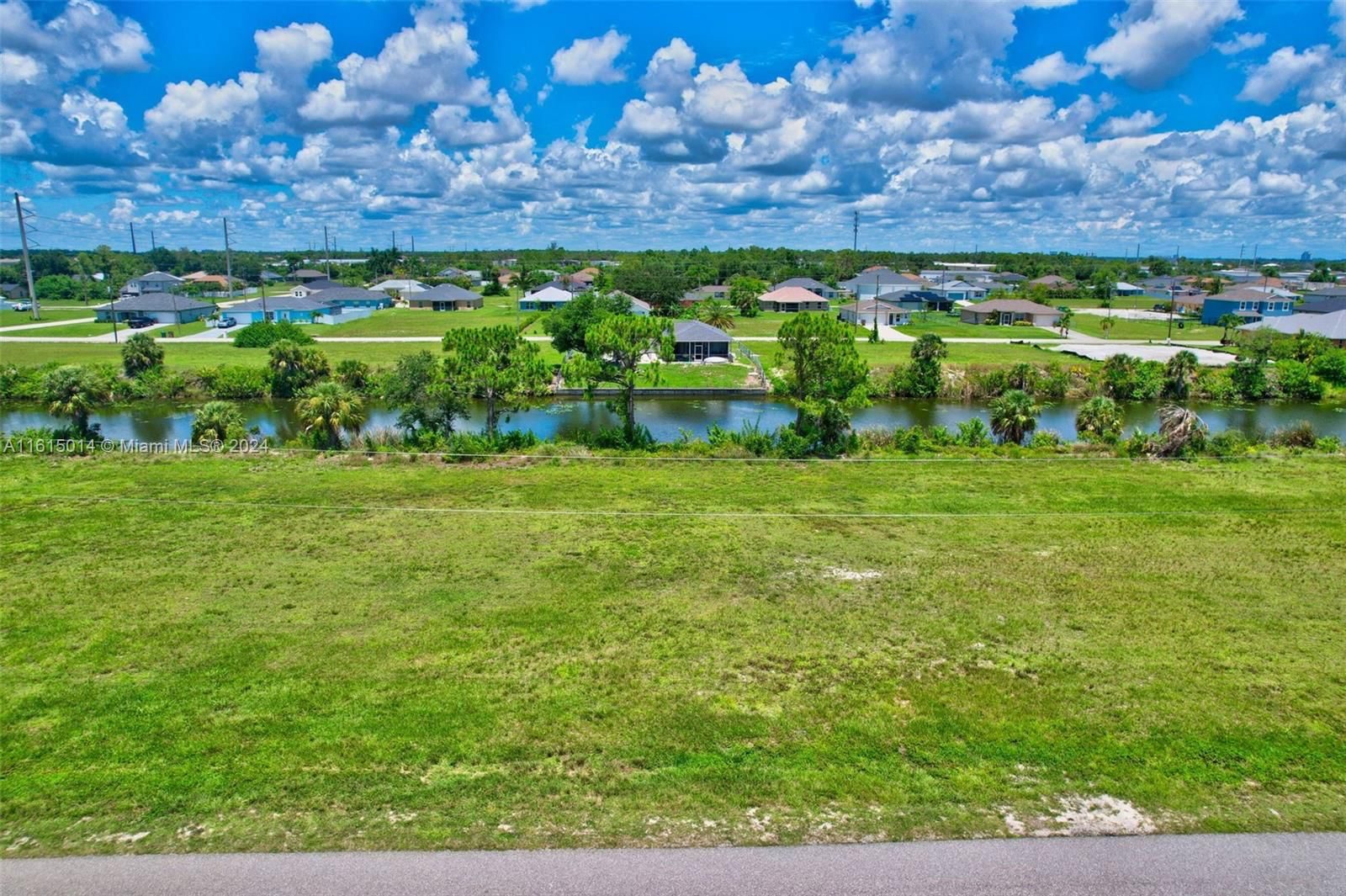 Real estate property located at 2625 NE 5th Pl, Lee, CAPE CORAL UNIT 36, Cape Coral, FL