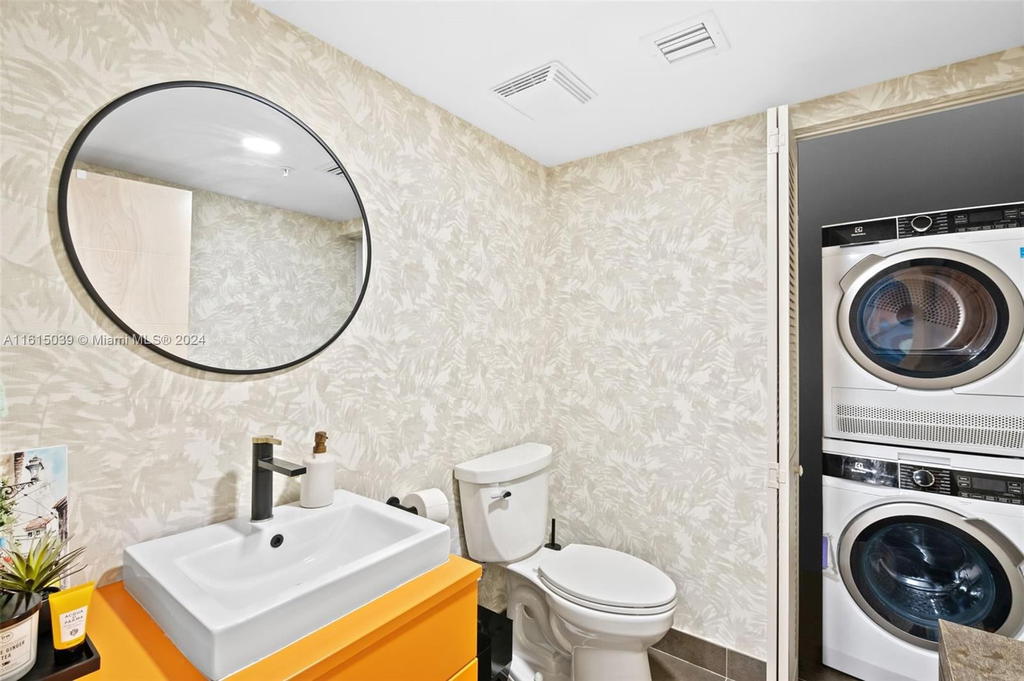 Real estate property located at 2155 Washington Ct #206, Miami-dade, Artepark North Condo, Miami Beach, FL