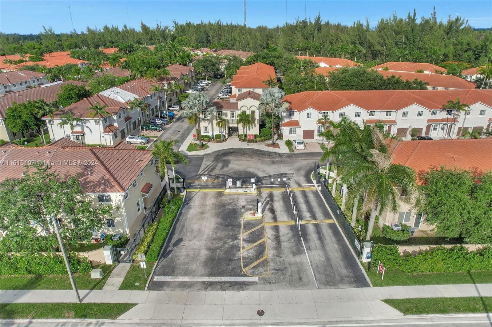 Real estate property located at 21105 14th Pl #138, Miami-Dade County, MAJORCA ISLES III CONDO, Miami Gardens, FL