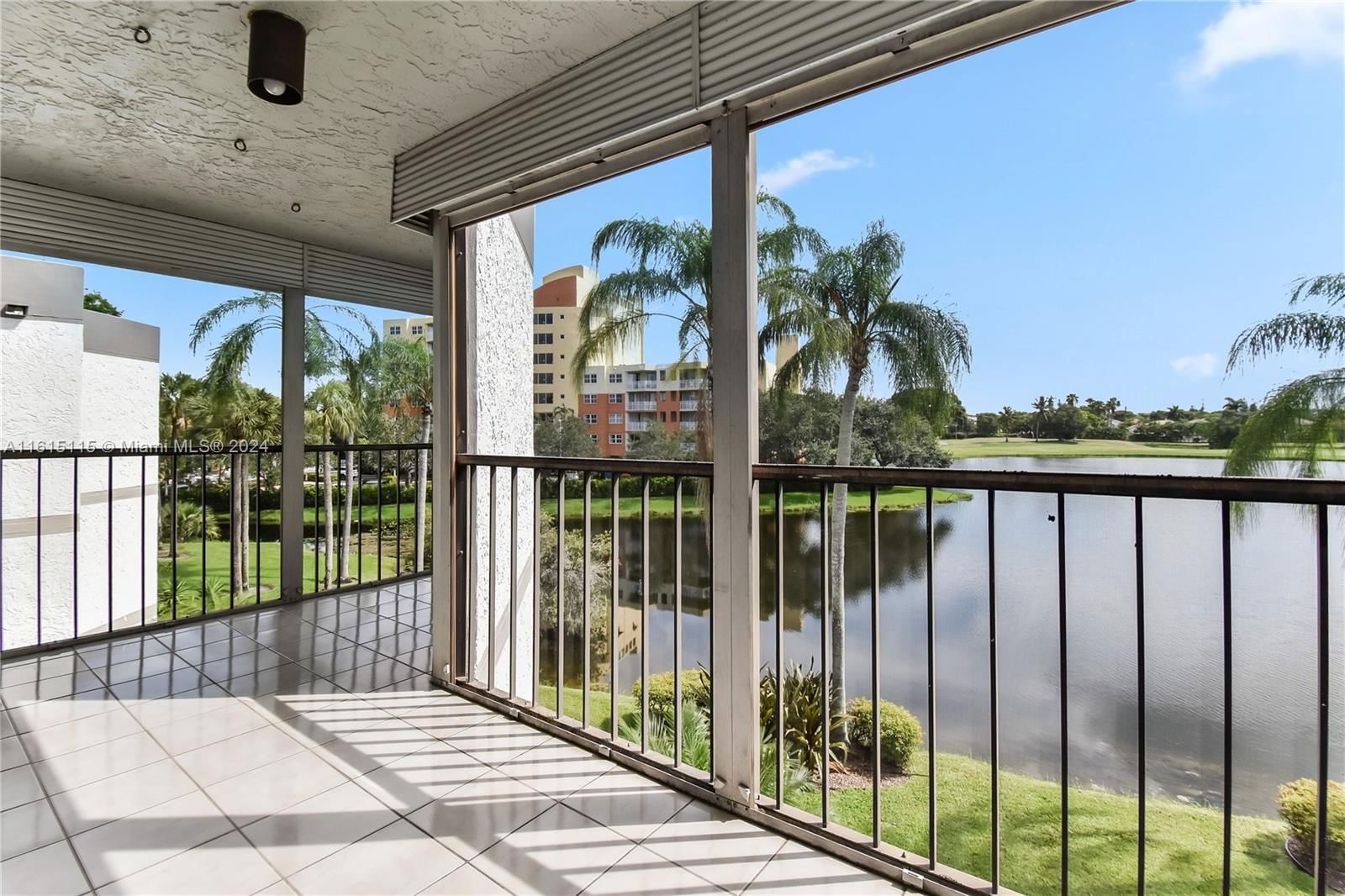 Real estate property located at 16401 Golf Club Rd #305, Broward County, BLDG 8 OF COUNTRY CLUB AP, Weston, FL