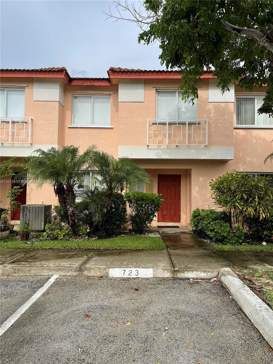 Real estate property located at 723 208th Ter #723, Broward County, CHAPEL TRAIL II, Pembroke Pines, FL