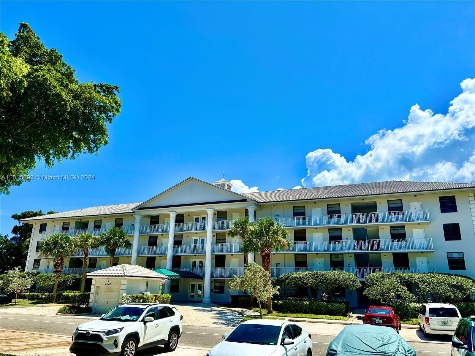 Real estate property located at 3520 Whitehall Dr #305, Palm Beach County, WHITEHALL CONDO OF THE LA, West Palm Beach, FL