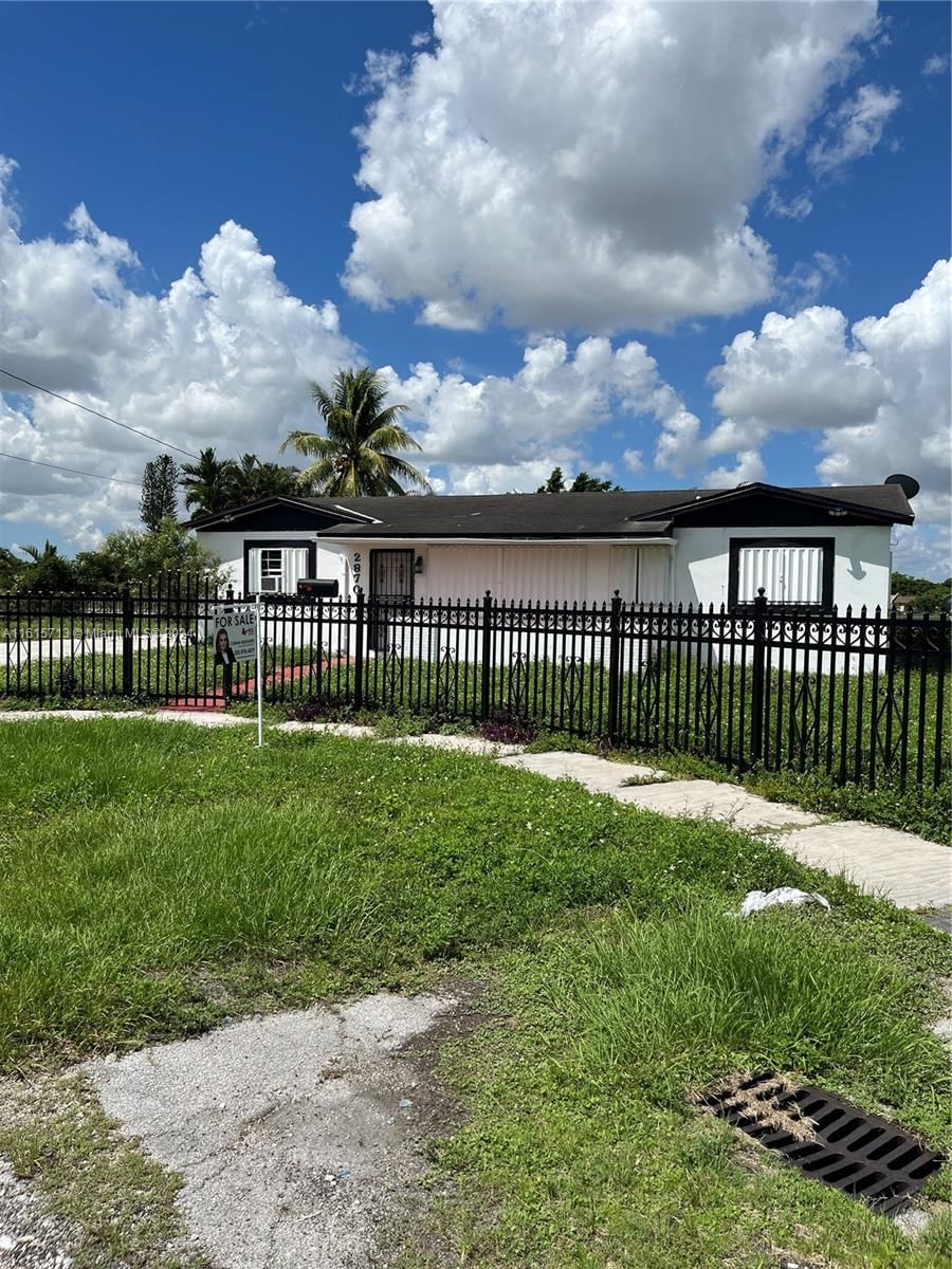 Real estate property located at 2870 205th St, Miami-Dade County, LAKEWOOD ESTS, Miami Gardens, FL