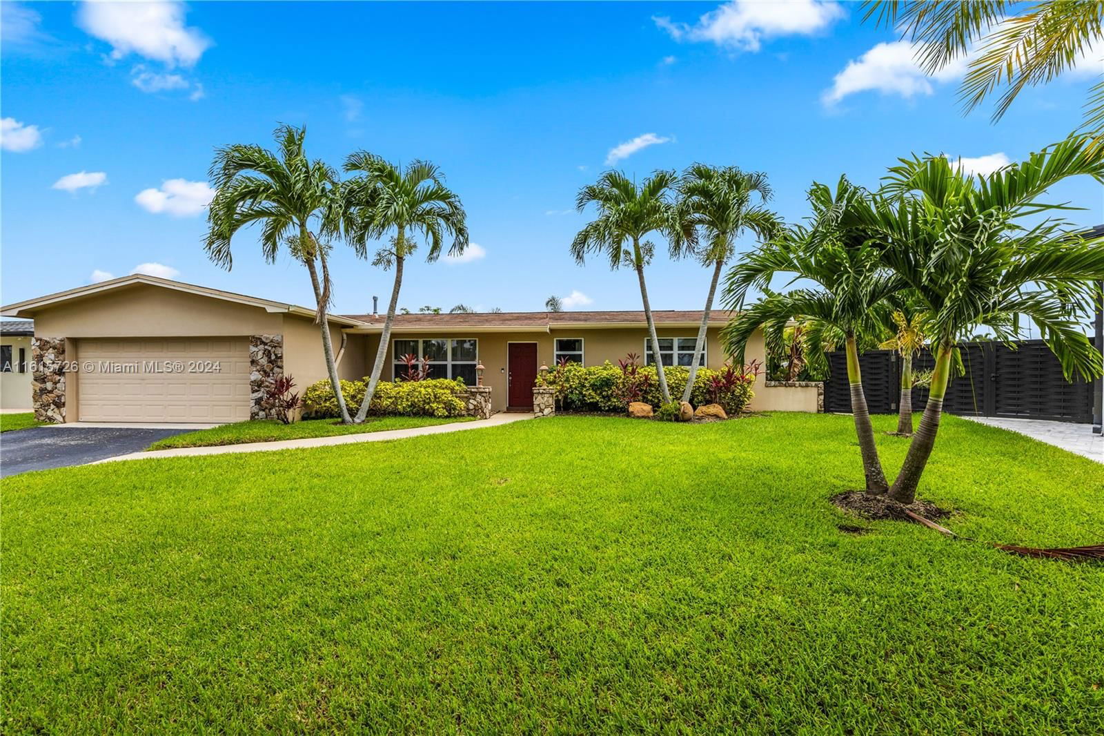 Real estate property located at 11901 22nd St, Broward County, PEMBROKE LAKES SEC THREE, Pembroke Pines, FL