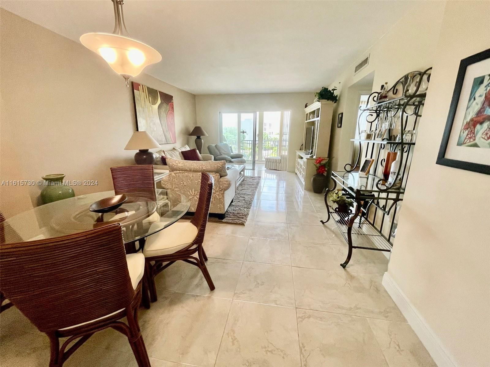 Real estate property located at 3850 Washington St #403, Broward County, HILLCREST EAST NO 27 COND, Hollywood, FL