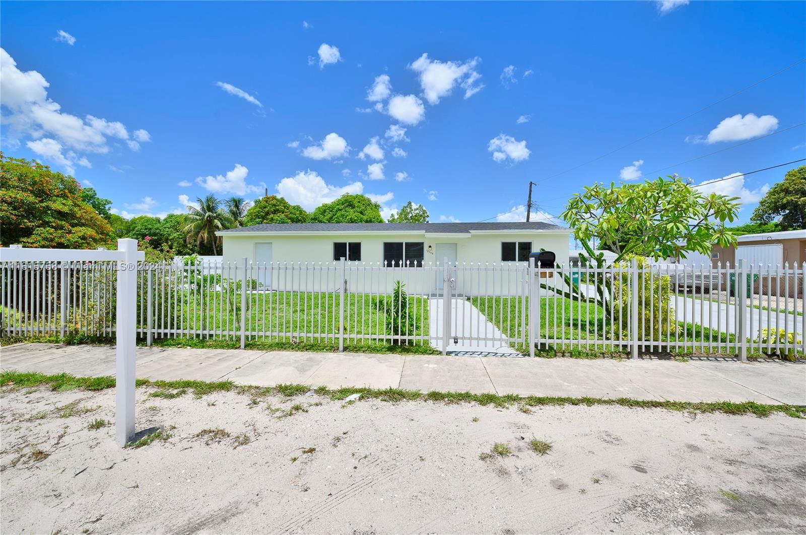 Real estate property located at 18740 44th Ave, Miami-Dade, REALSITE EST SEC 4, Miami Gardens, FL