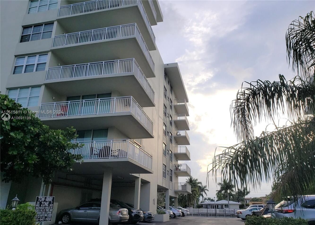 Real estate property located at 9500 Bay Harbor Dr #4G, Miami-Dade, ST REGIS APTS CONDO, Bay Harbor Islands, FL