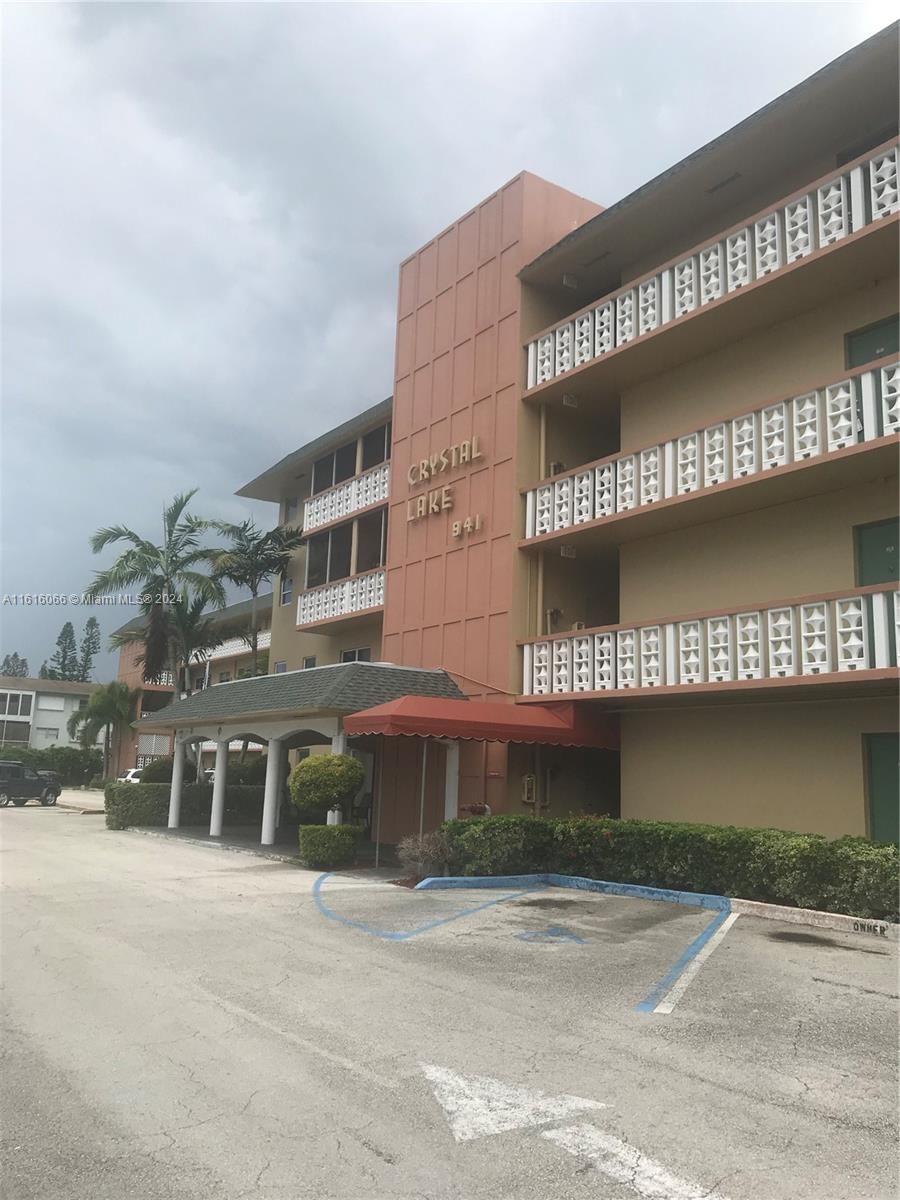 Real estate property located at 941 Crystal Lake Dr #408, Broward, CRYSTAL LAKE 941 CONDO, Deerfield Beach, FL