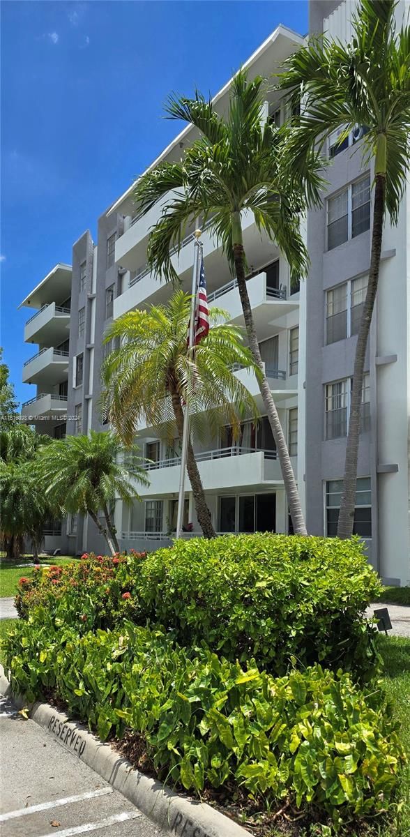 Real estate property located at 1080 94th St #106, Miami-Dade, THE VINTAGE CONDO, Bay Harbor Islands, FL