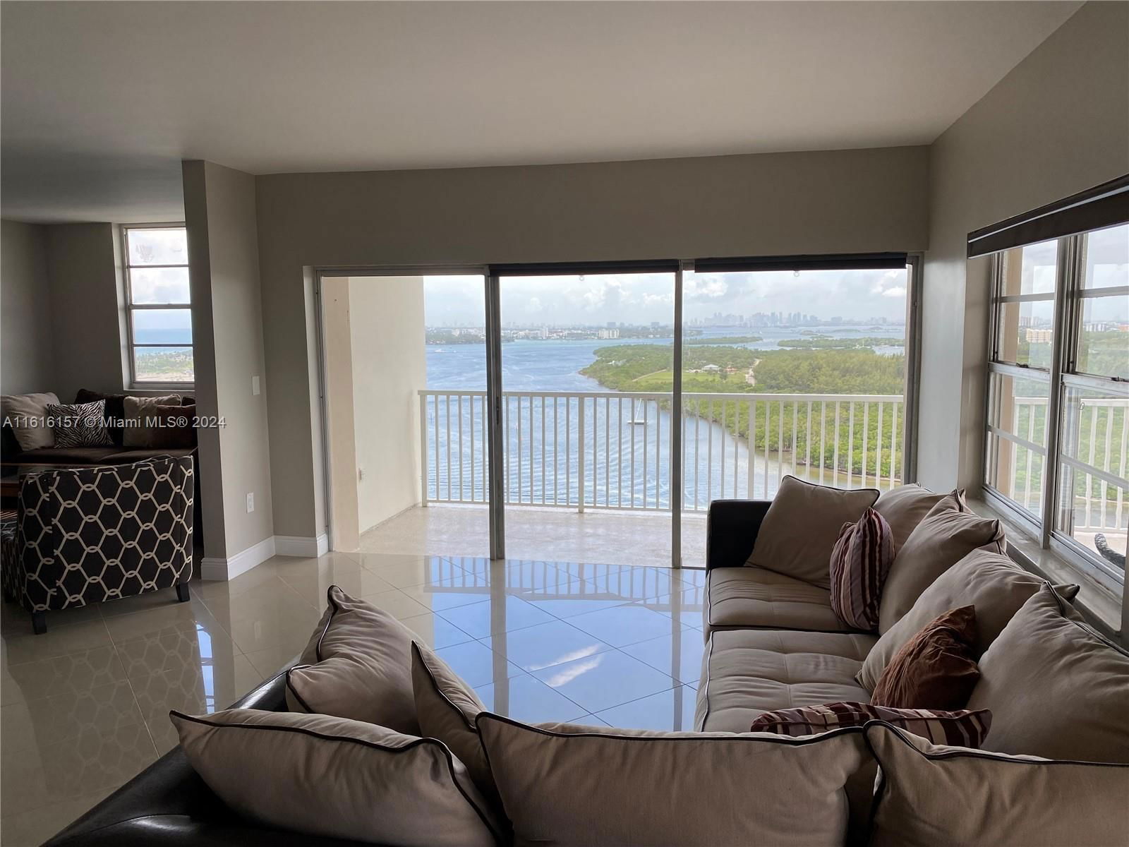 Real estate property located at 300 Bayview Dr PH-06, Miami-Dade, ARLEN HOUSE CONDO, Sunny Isles Beach, FL