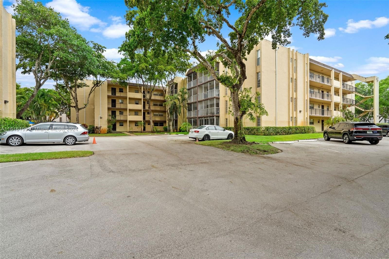 Real estate property located at 471 Pine Island Rd D201, Broward County, PLANTATION PINES CONDO, Plantation, FL