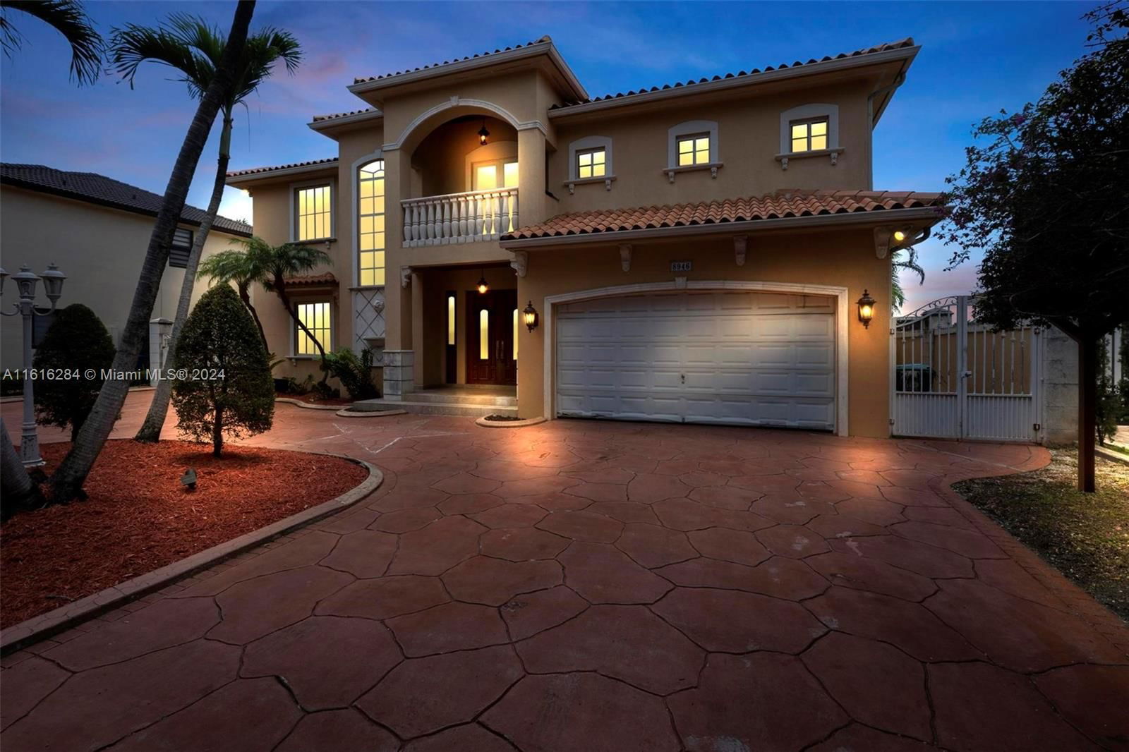 Real estate property located at 8946 176th Ln, Miami-Dade, WEST LAKES ESTATES SUB, Miami, FL