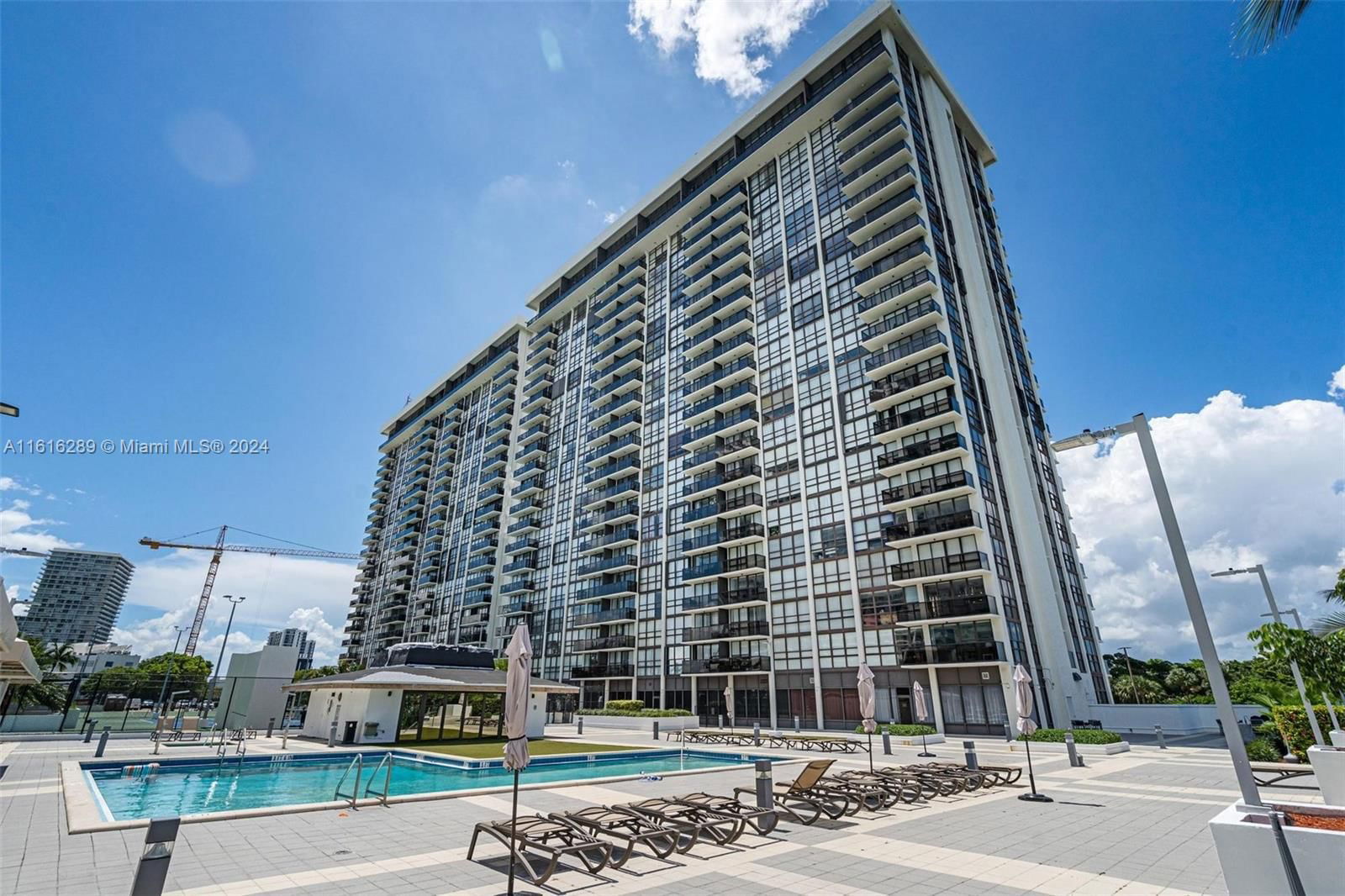 Real estate property located at 600 36th St #910, Miami-Dade County, CHARTER CLUB CONDO, Miami, FL
