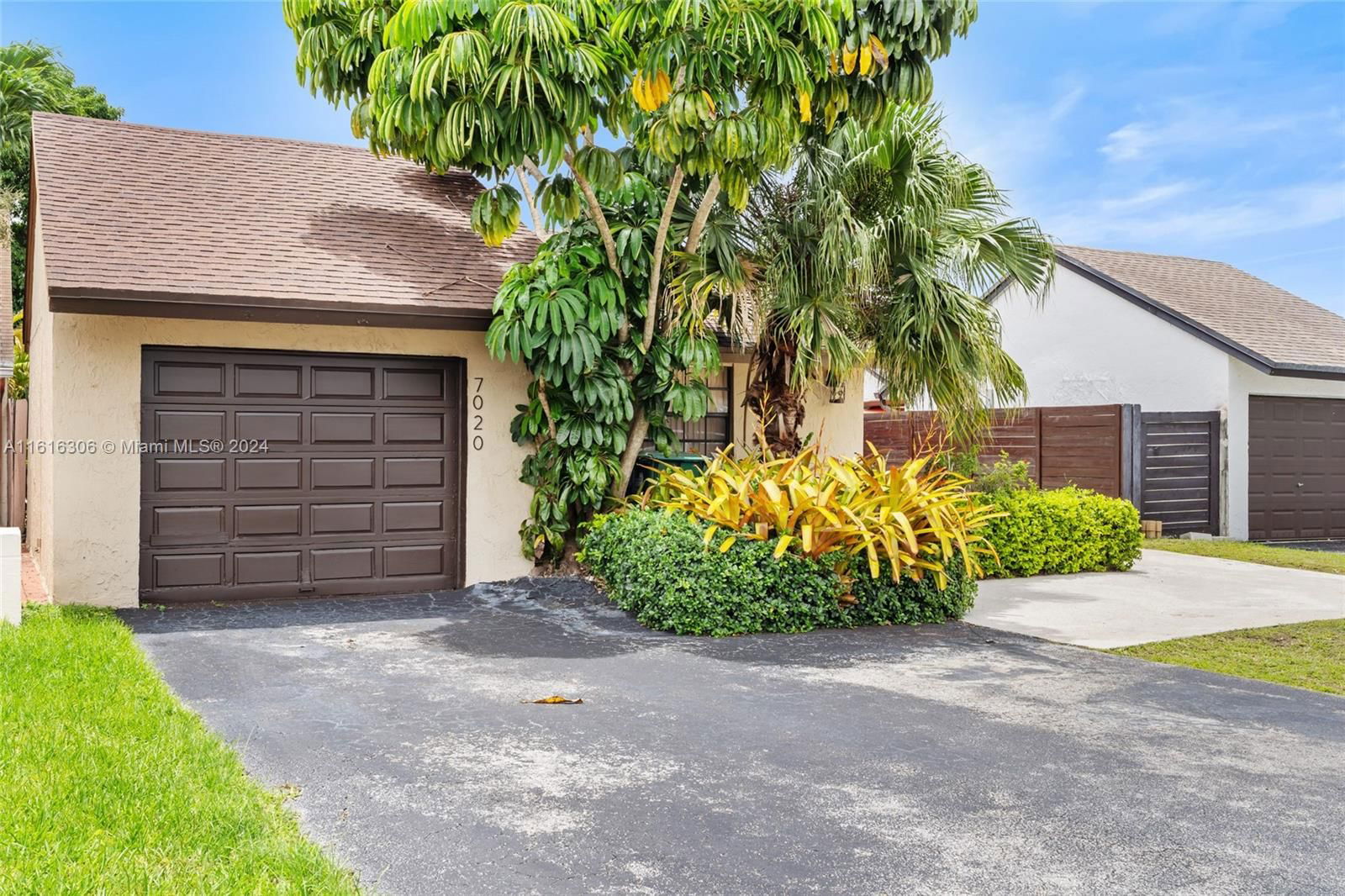 Real estate property located at 7020 103rd Pl, Miami-Dade County, PUEBLO DEL SOL SEC 1, Miami, FL