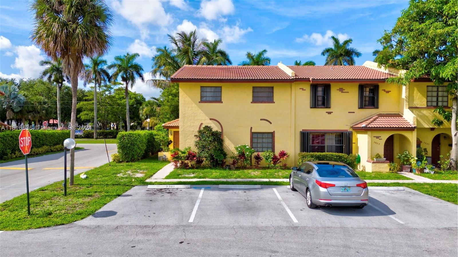 Real estate property located at 2601 47th Ln #3301, Broward, COLONIES TWO CONDO, Lauderdale Lakes, FL